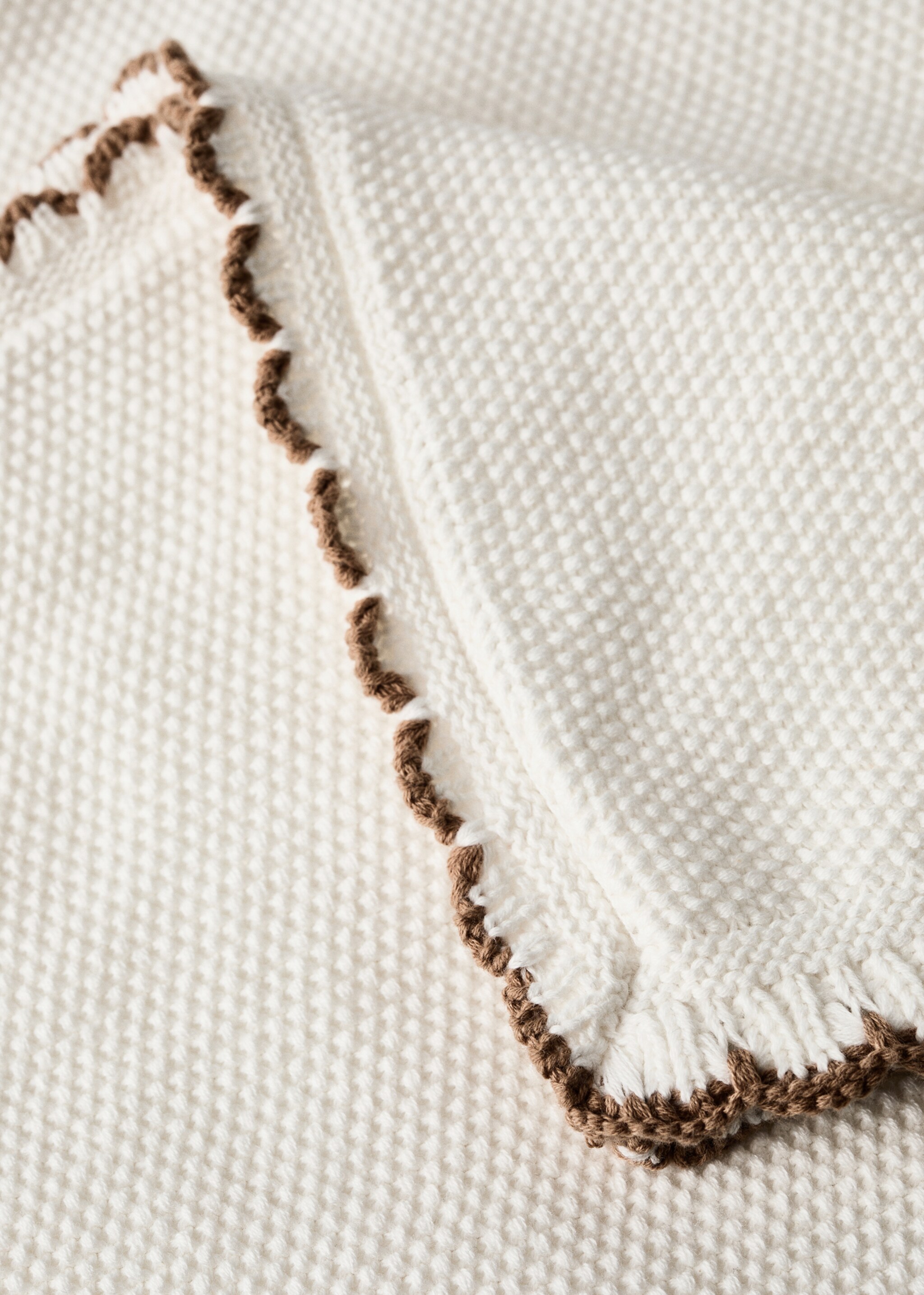 Cotton knitted children's blanket with crochet trim - Details of the article 2