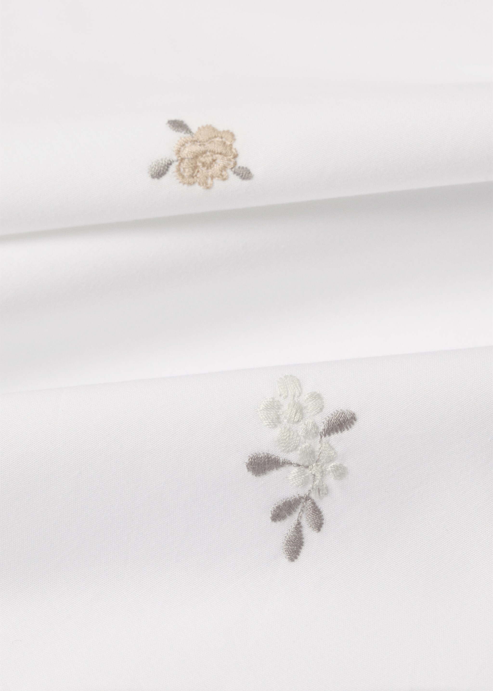 Mini-cot topper and pillow set with embroidered flower - Details of the article 1