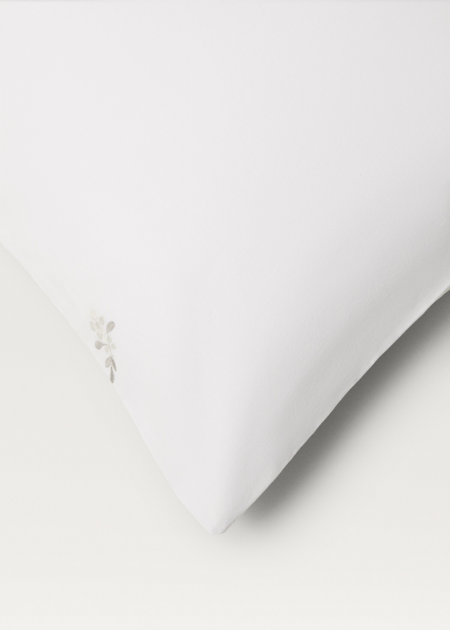 Set aus Bettwäsche und Kissen für Minibett mit Blumenstickerei - Detail des Artikels 2