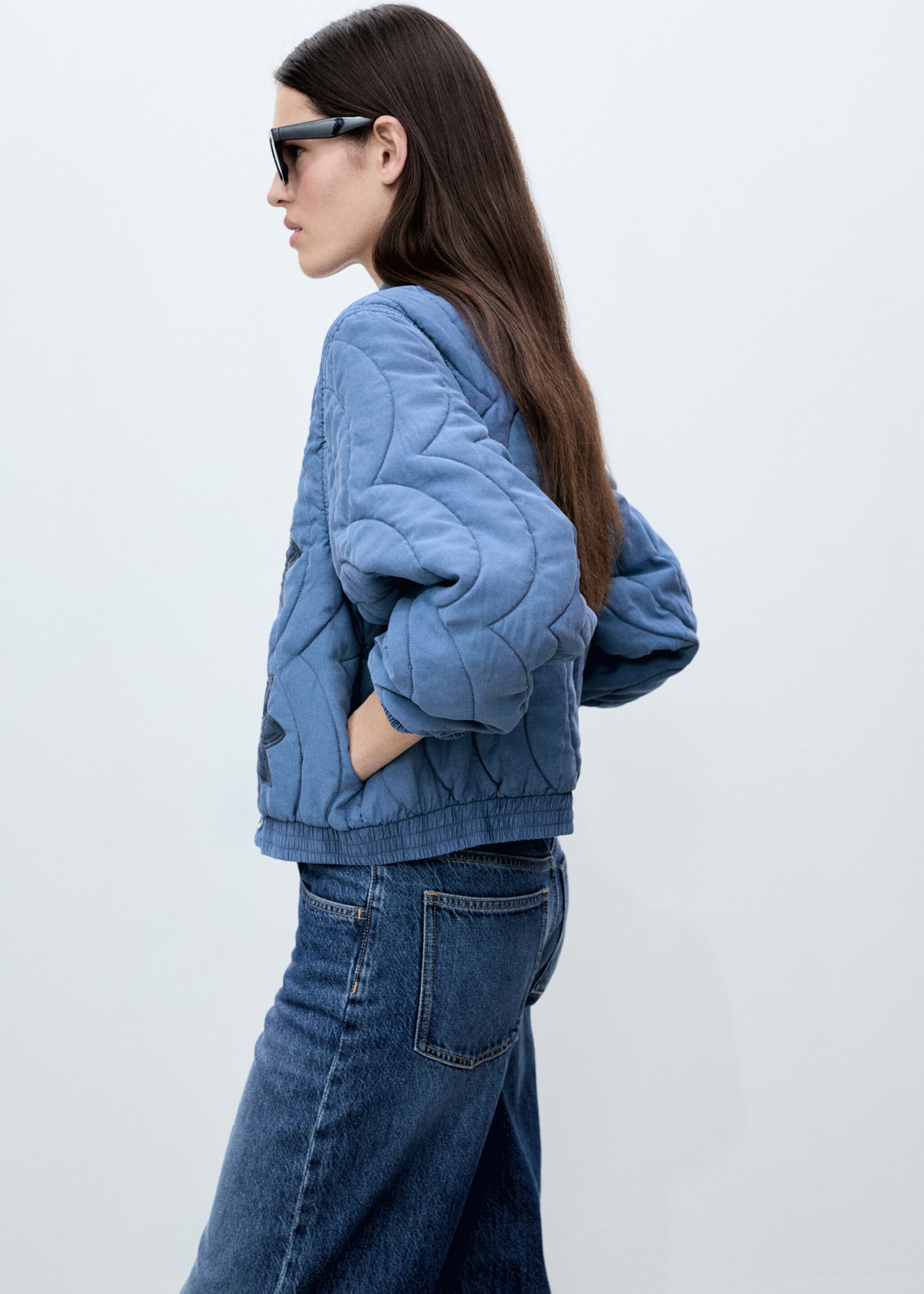 Veste matelassée broderie à fleurs - Plan moyen