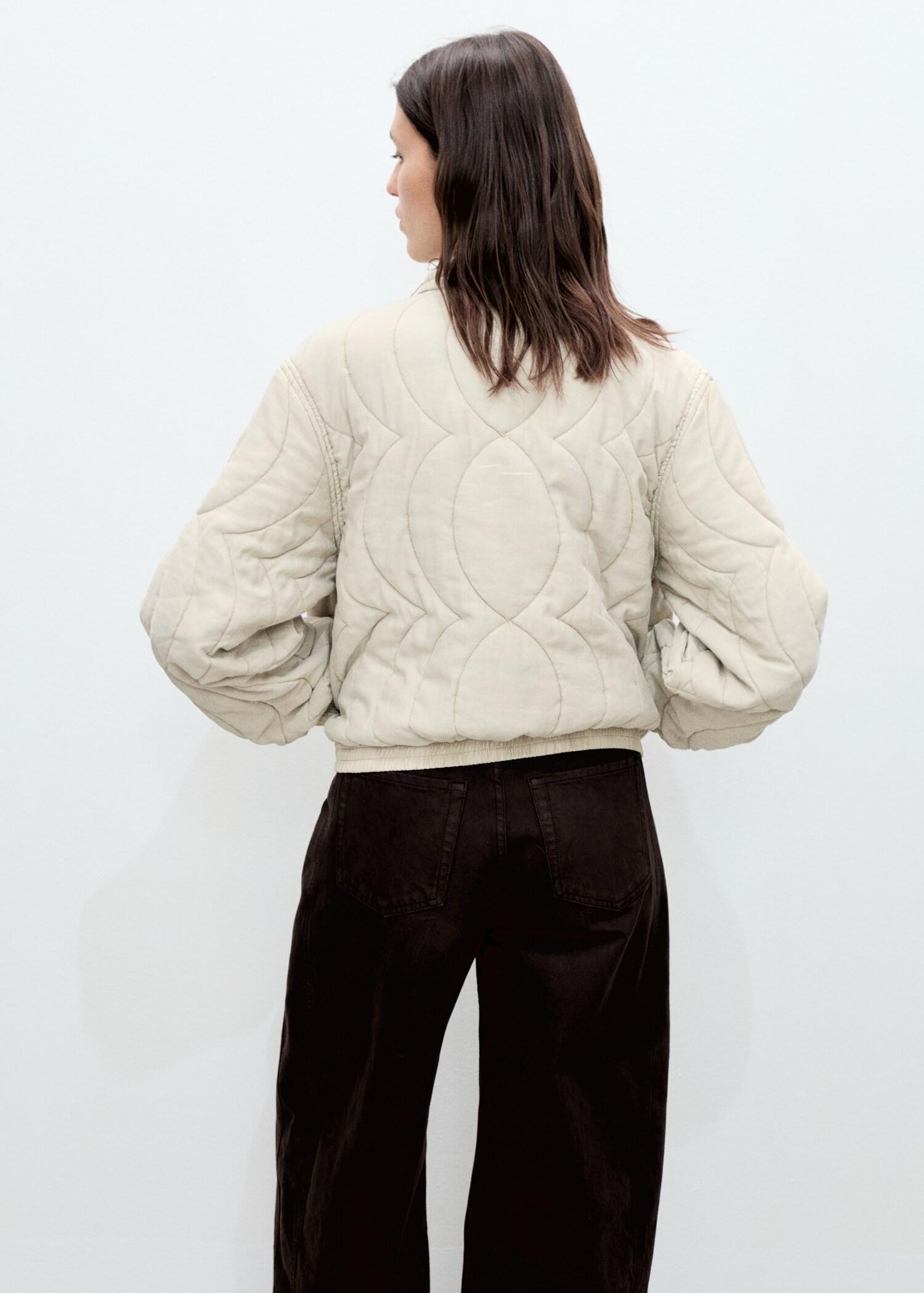 Chaqueta acolchada bordado flores - Reverso del artículo