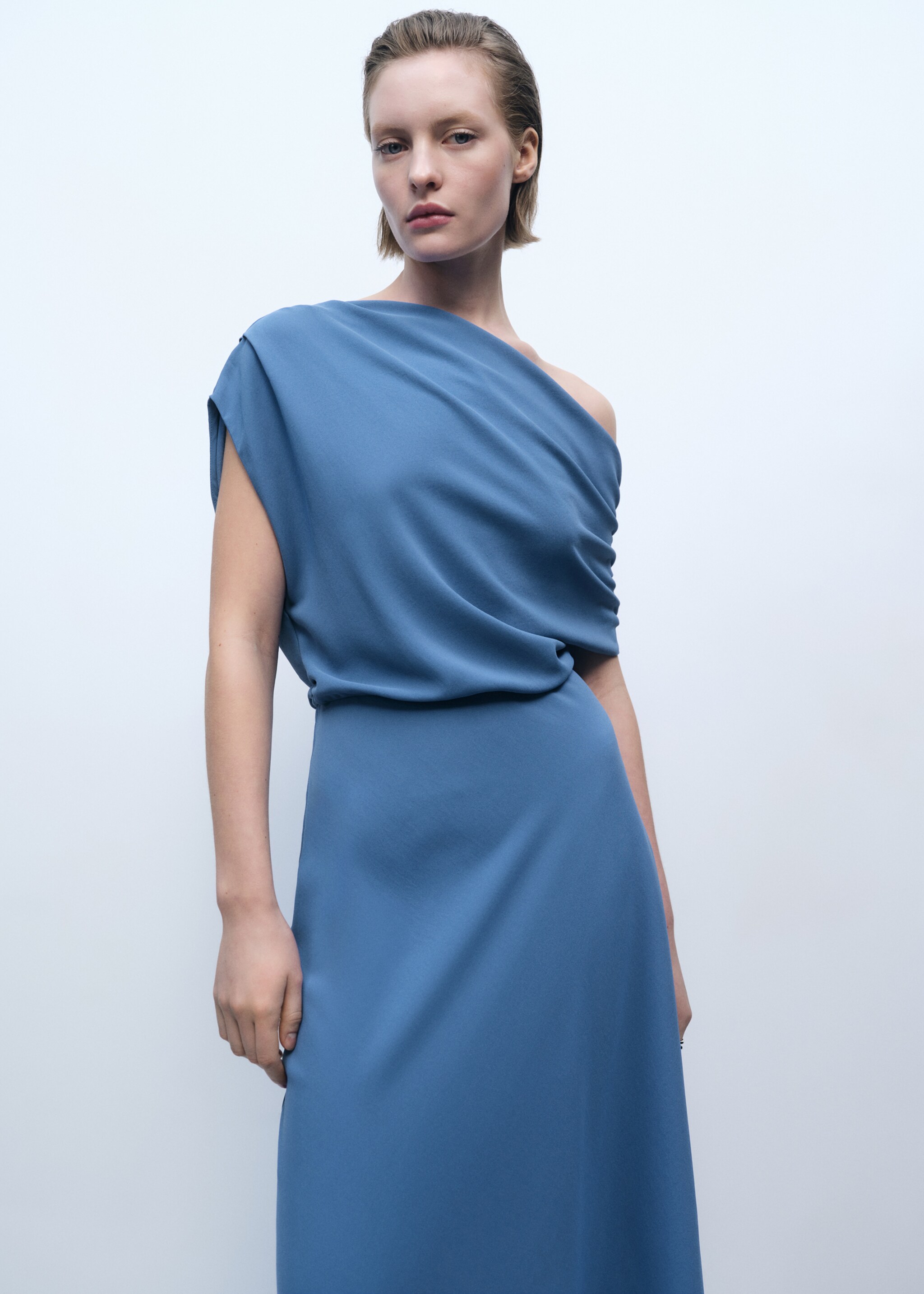 Asymmetrical-neck midi-dress - Medium plane