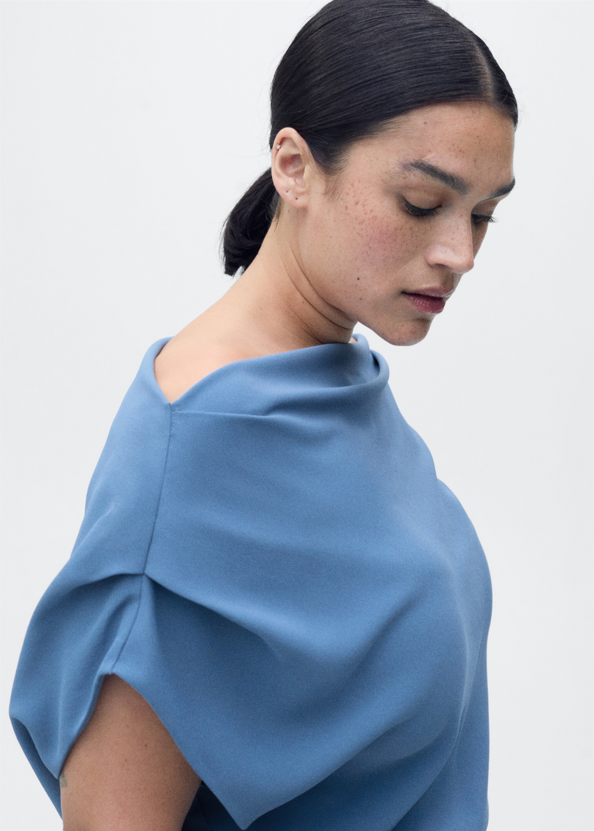 Asymmetrical-neck midi-dress - Details of the article 4