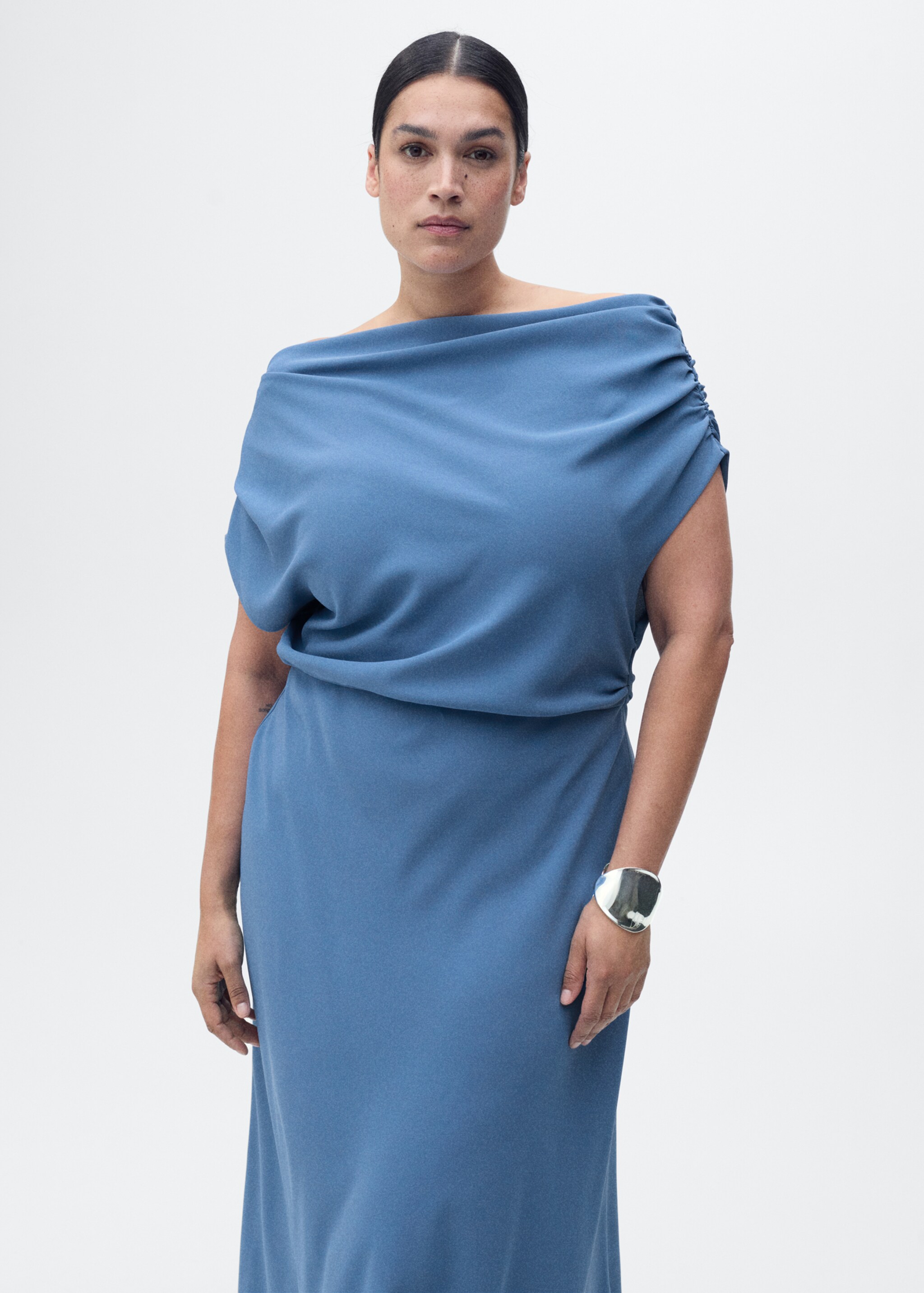 Asymmetrical-neck midi-dress - Details of the article 5