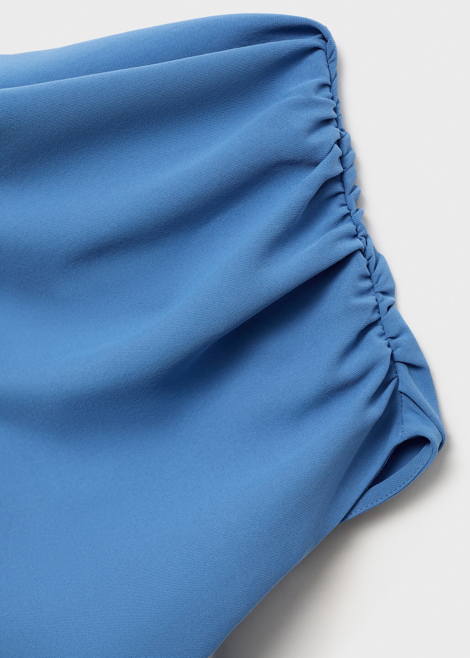 Midi-Kleid mit asymmetrischem Ausschnitt - Detail des Artikels 8