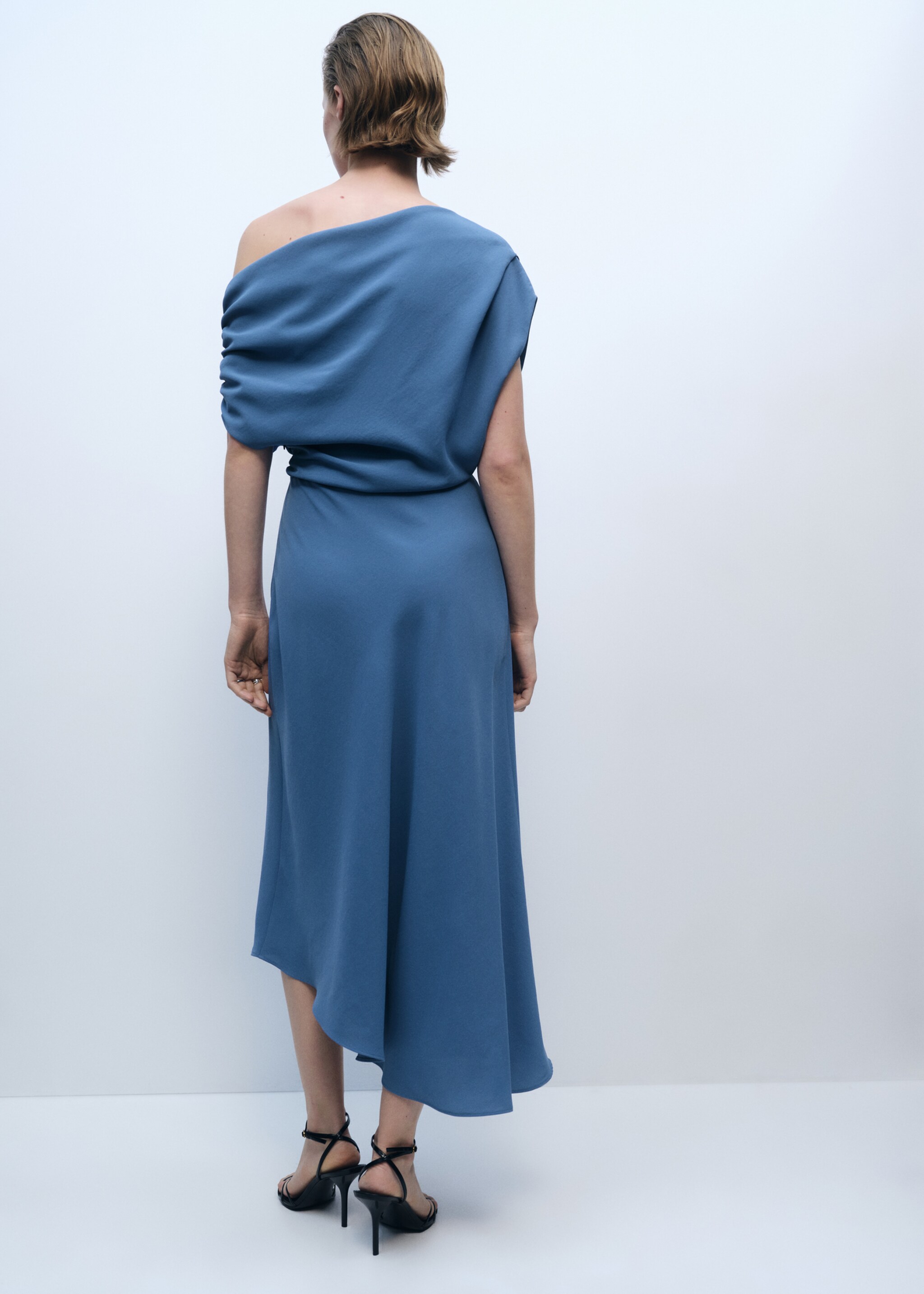 Asymmetrical-neck midi-dress - Reverse of the article