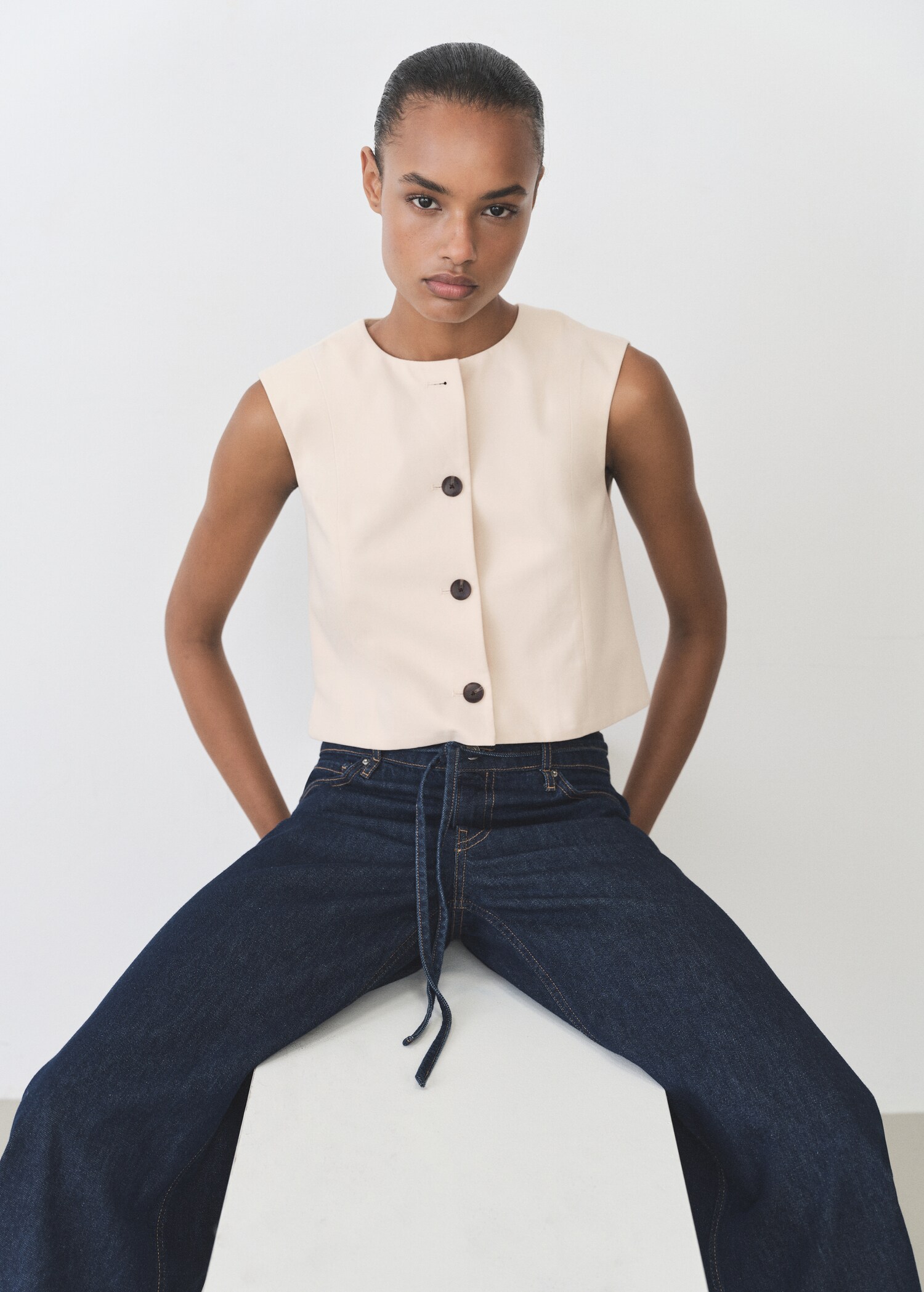 Cotton crop top with buttons - Details of the article 2