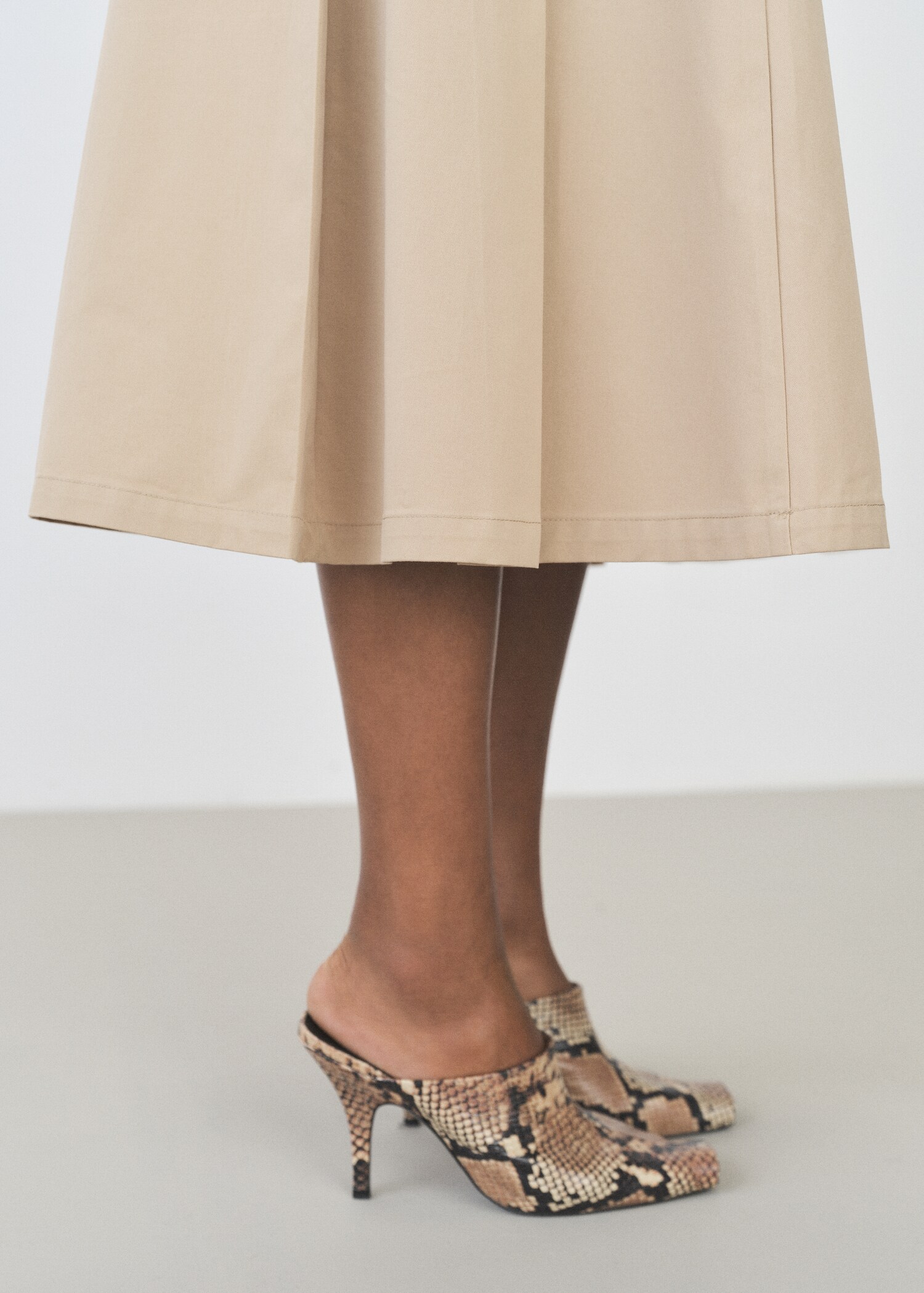 Flared skirt with pleated detail - Details of the article 6