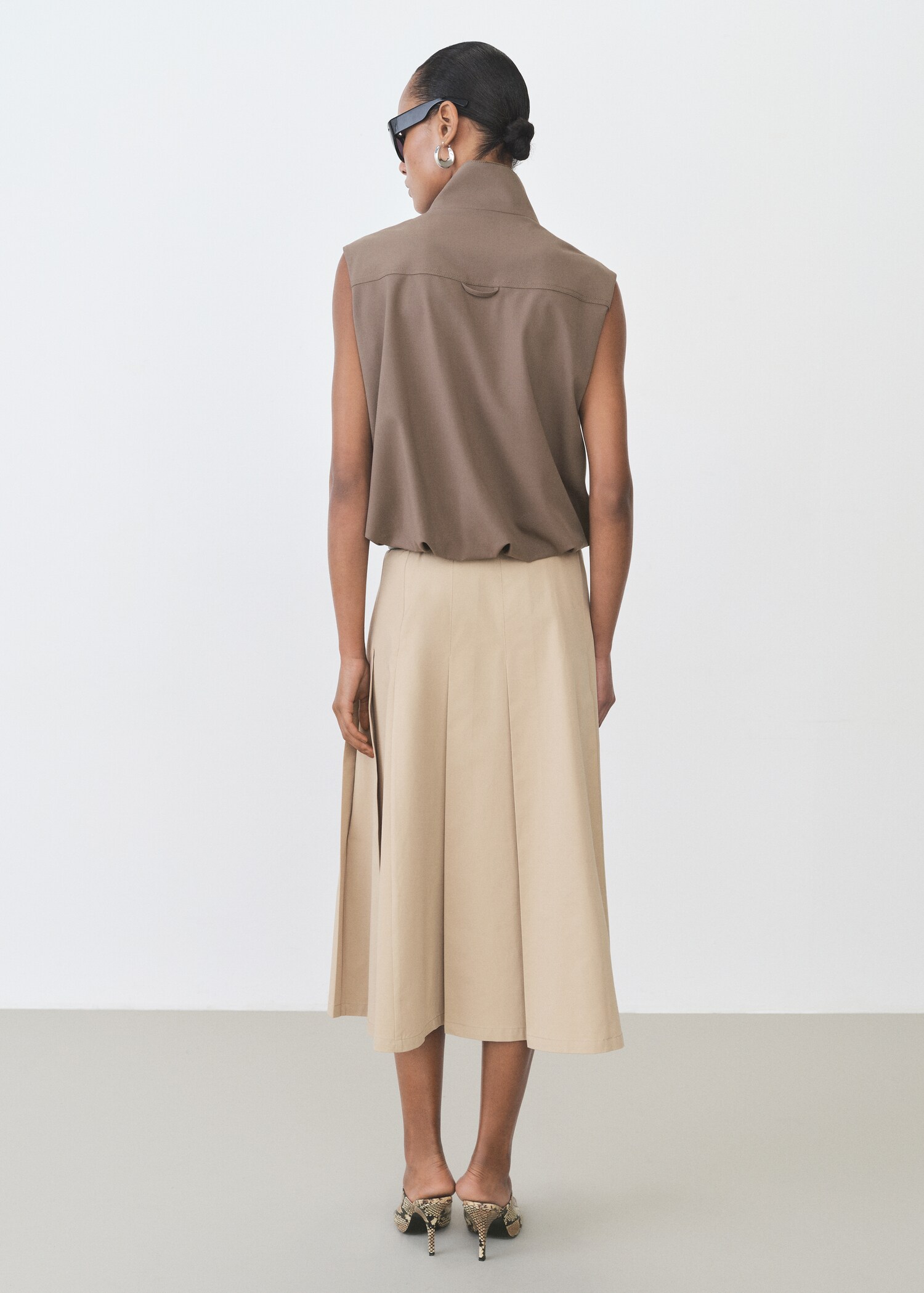 Flared skirt with pleated detail - Reverse of the article