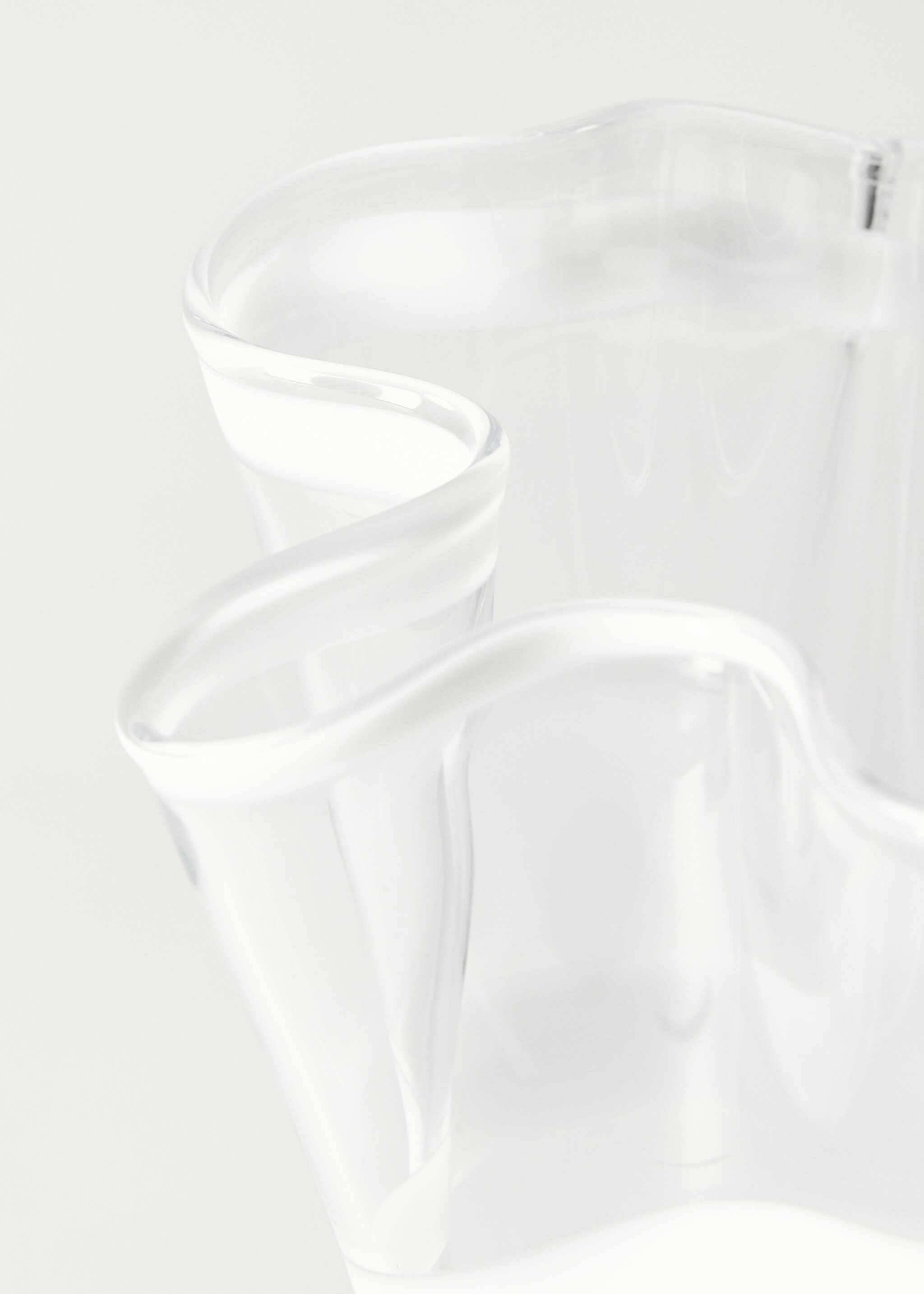 Striped hand-blown glass vase - Details of the article 1