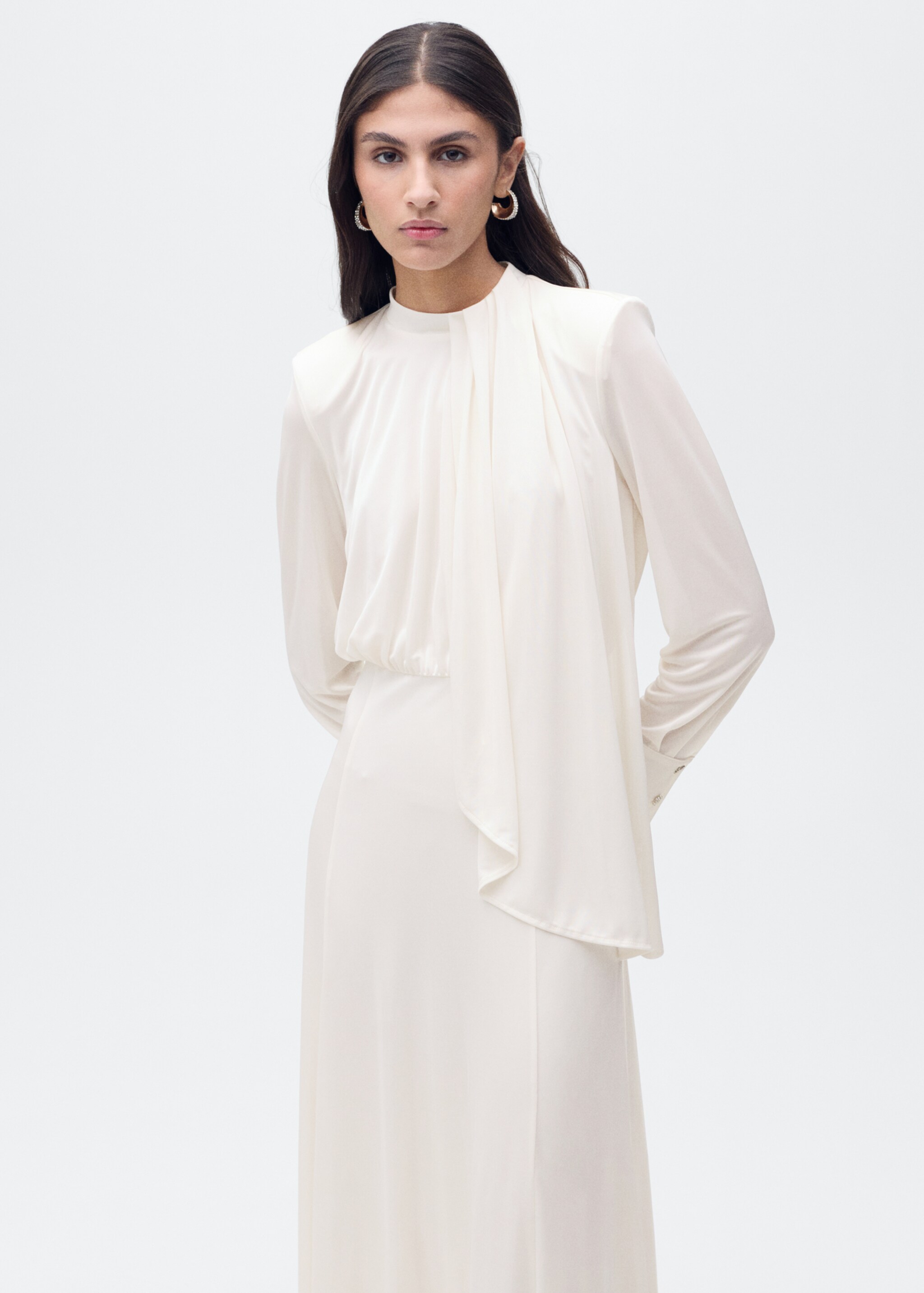Satin ruffle-neck dress - Medium plane