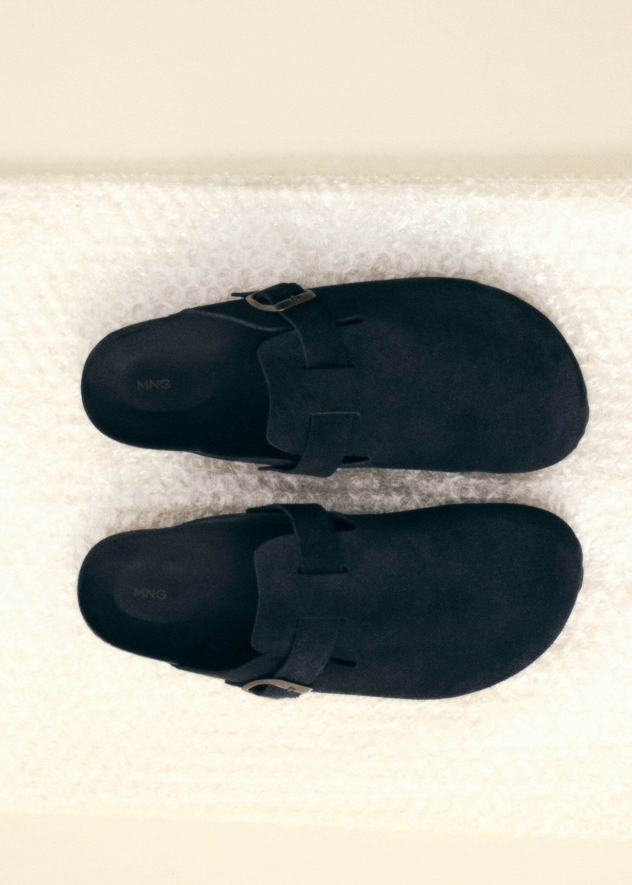 Sabots cuir suède - Détail de l'article 5, Noir. Ref: 87096374-00.