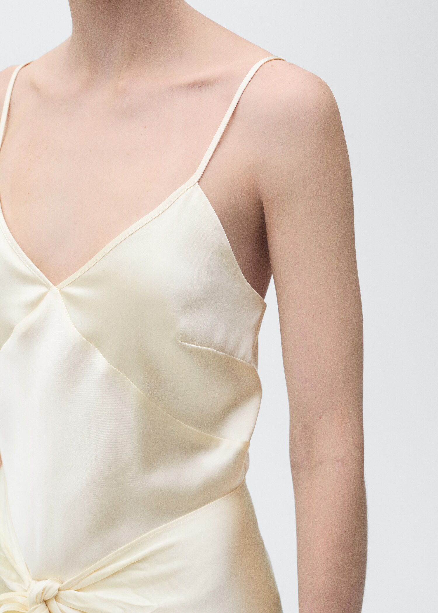 Satin-Top mit V-Ausschnitt - Detail des Artikels 1