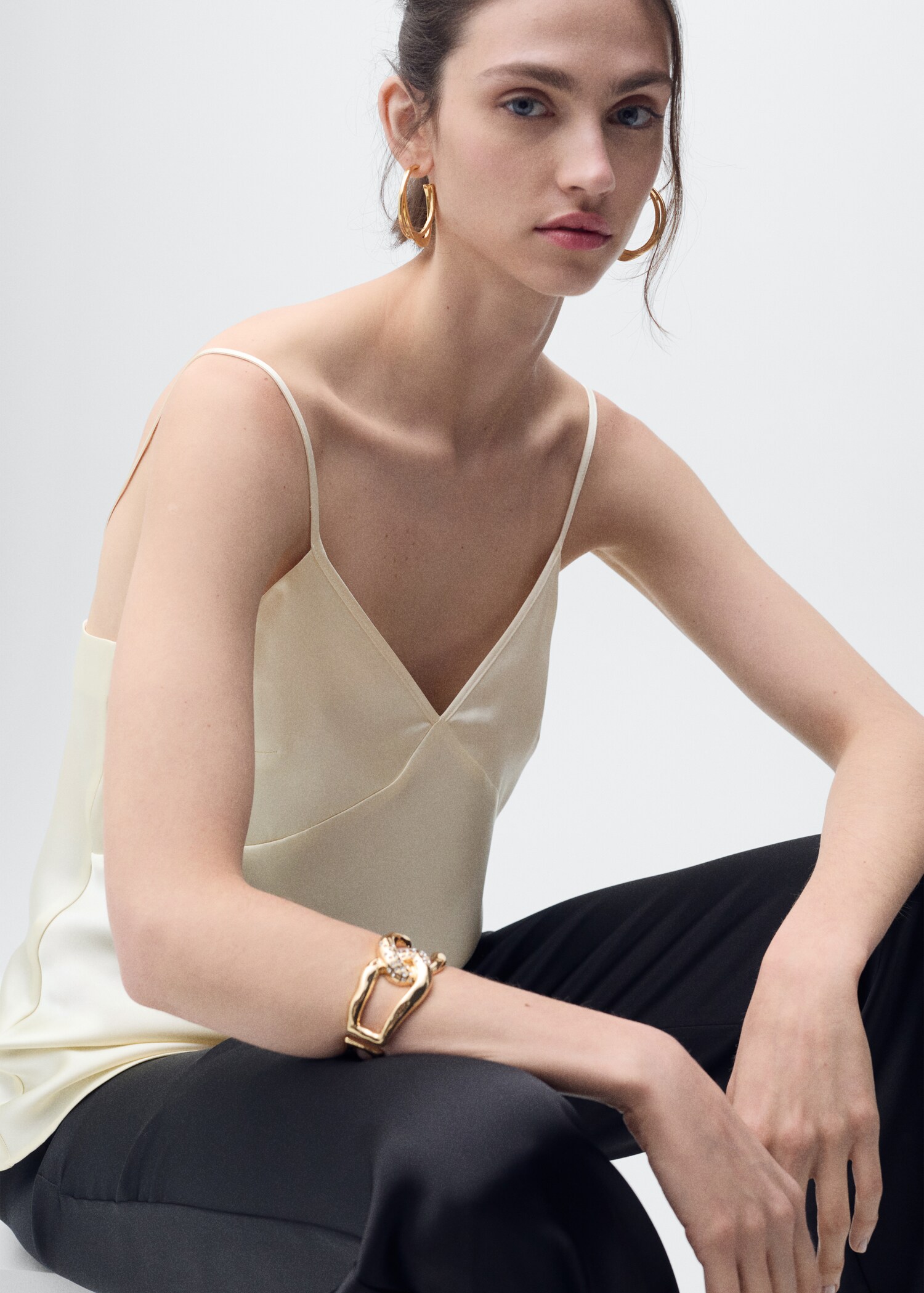 Satin-Top mit V-Ausschnitt - Detail des Artikels 6