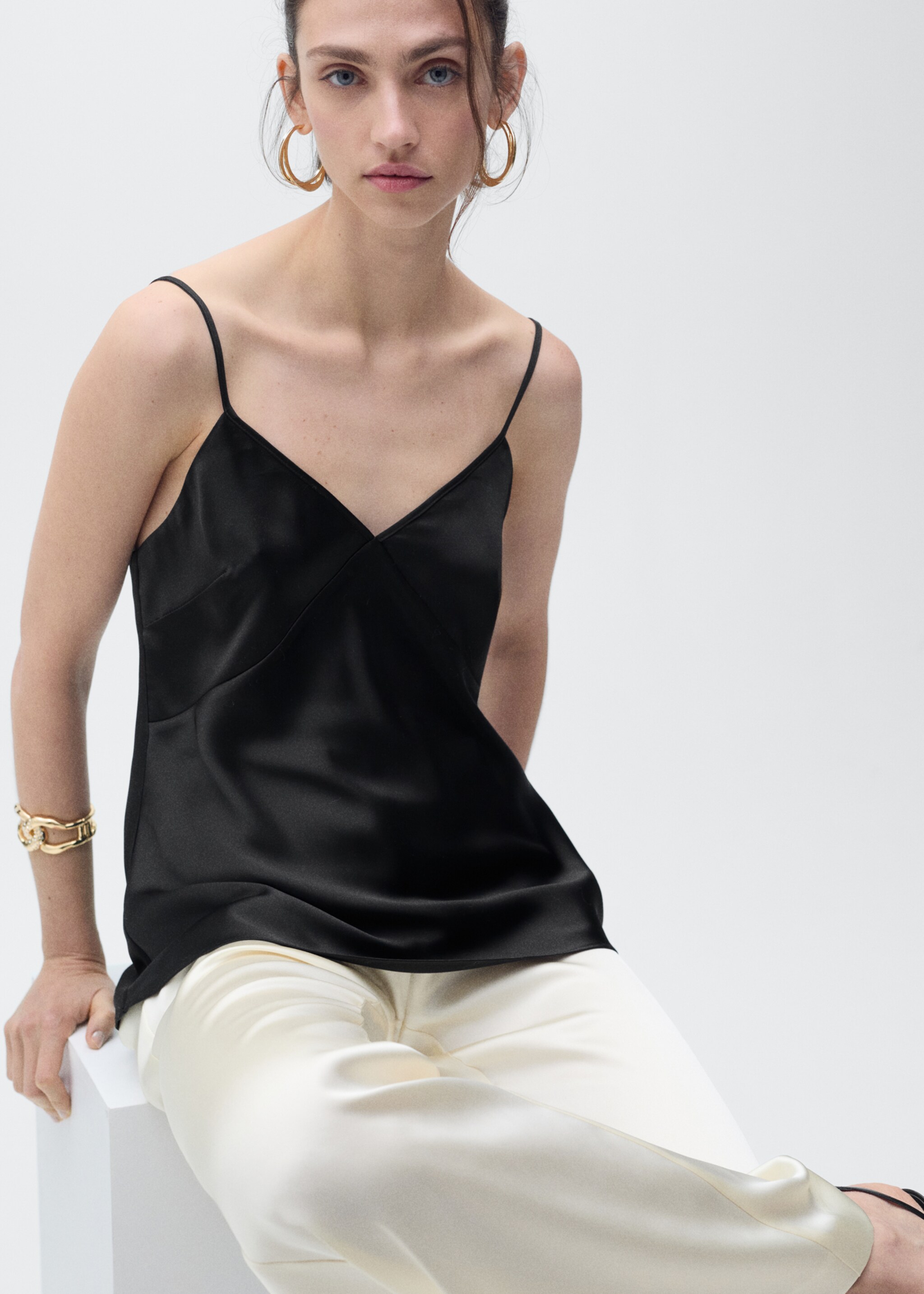 Top satinado cuello pico - Detalle del artículo 2