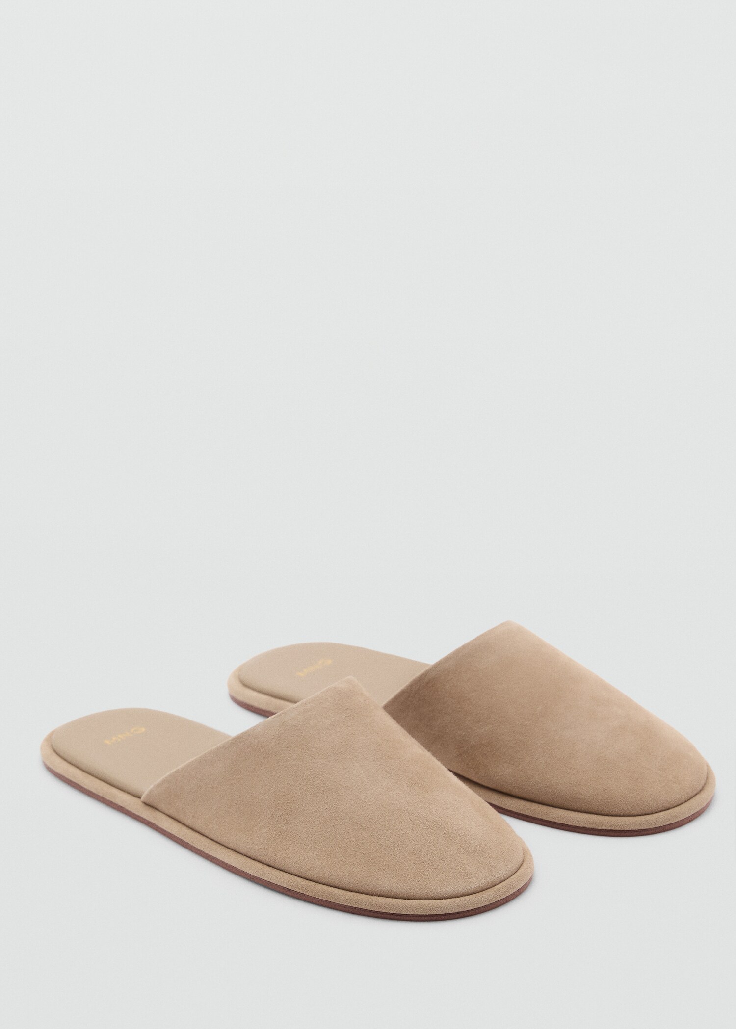 Chaussures en daim ouvertes à l'arrière - Plan moyen