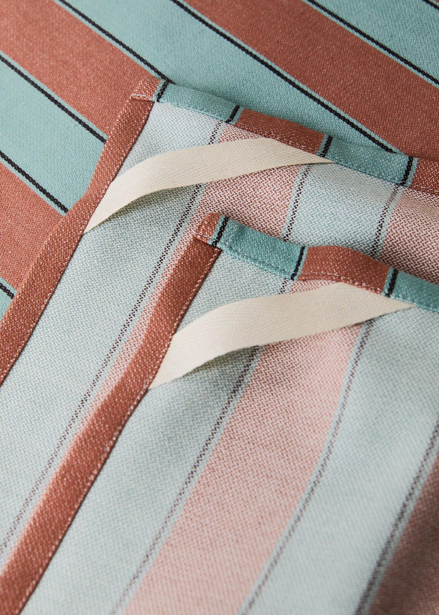 Two-tone striped kitchen towel - Details of the article 2