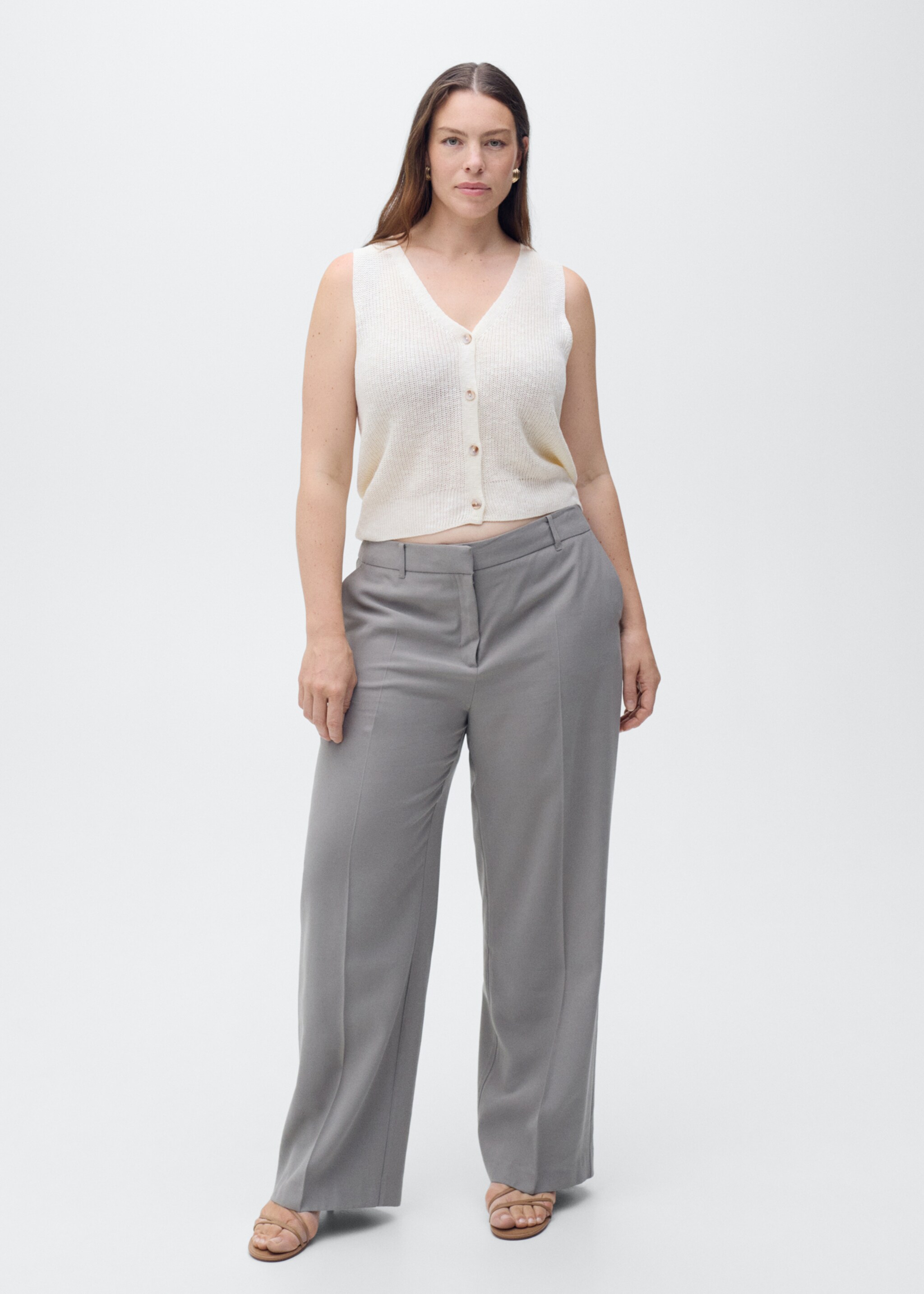 Chunky-knit waistcoat with buttons - Details of the article 3