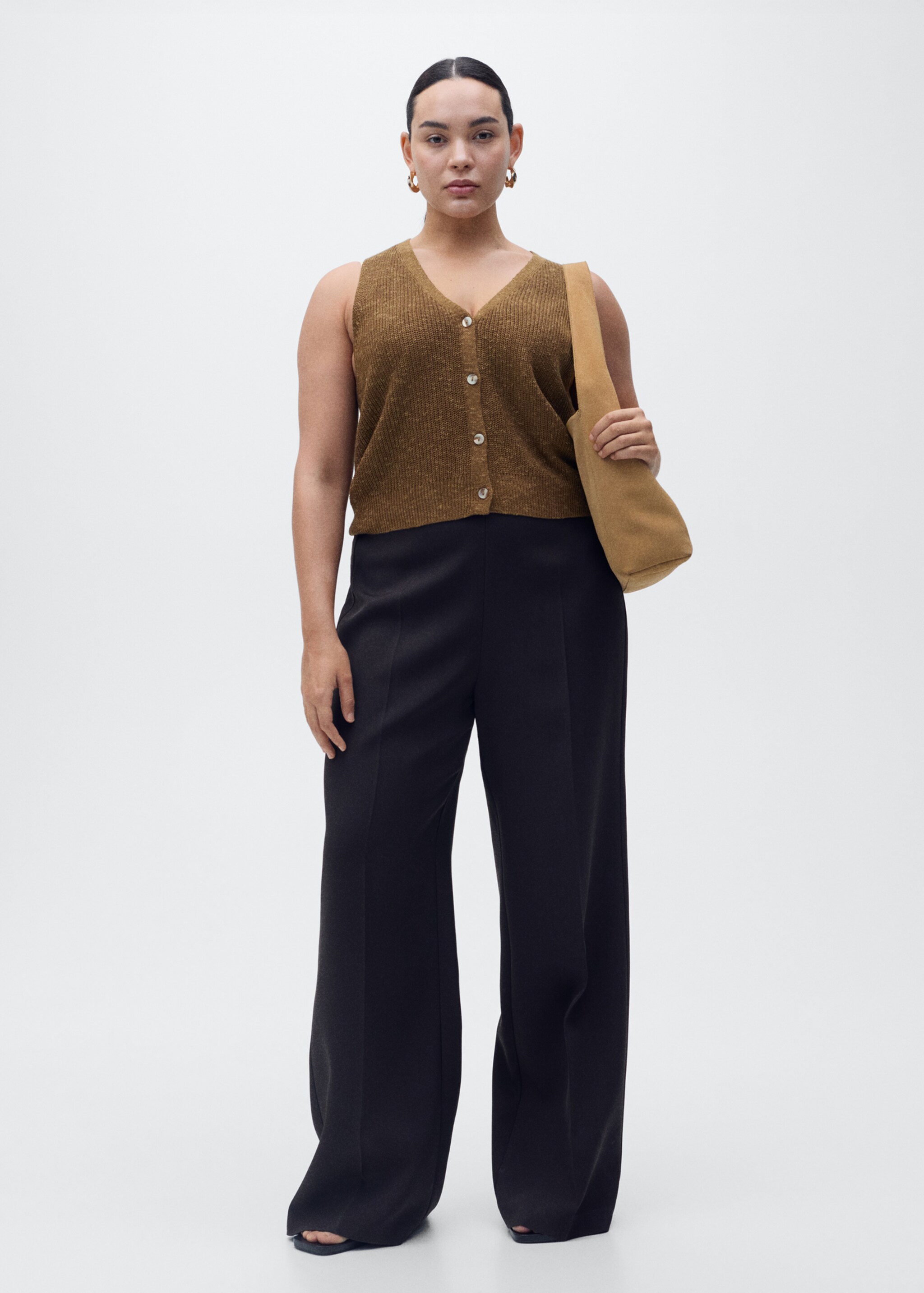 Chunky knit vest with buttons - Details of the article 3