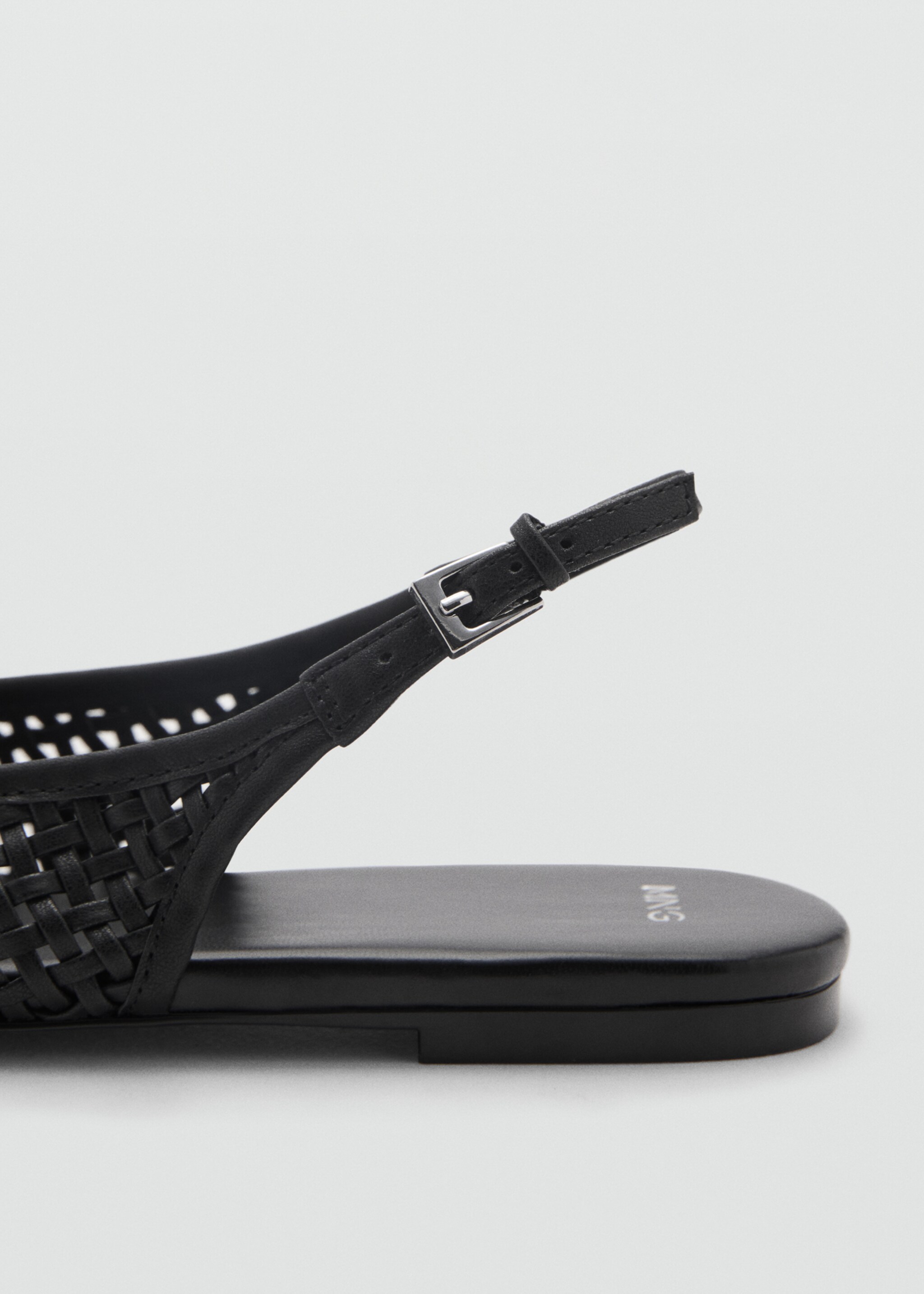 Schoenen met gevlochten leereffect - Detail van het artikel 1