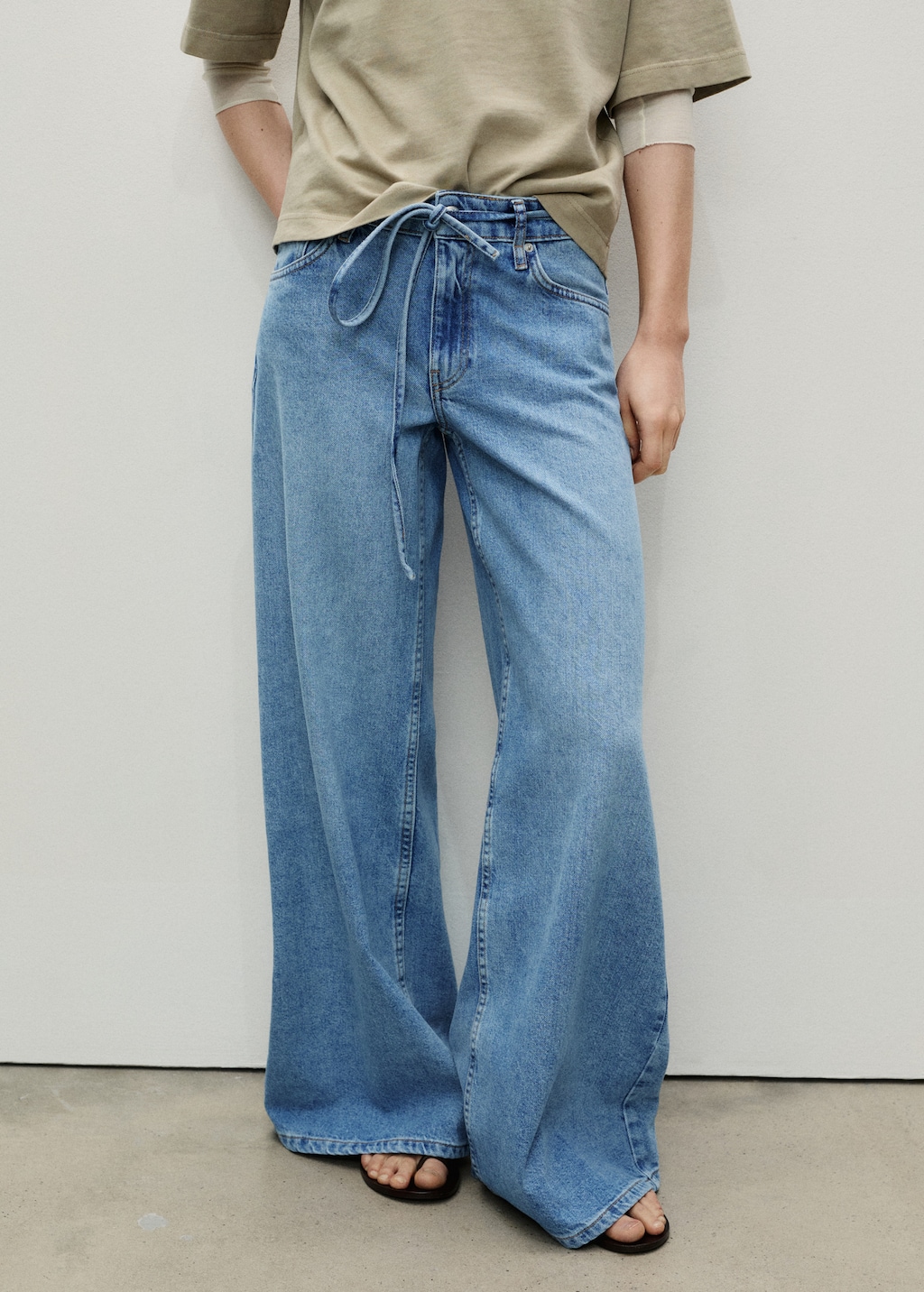 Jeans wideleg tiro bajo cinturón