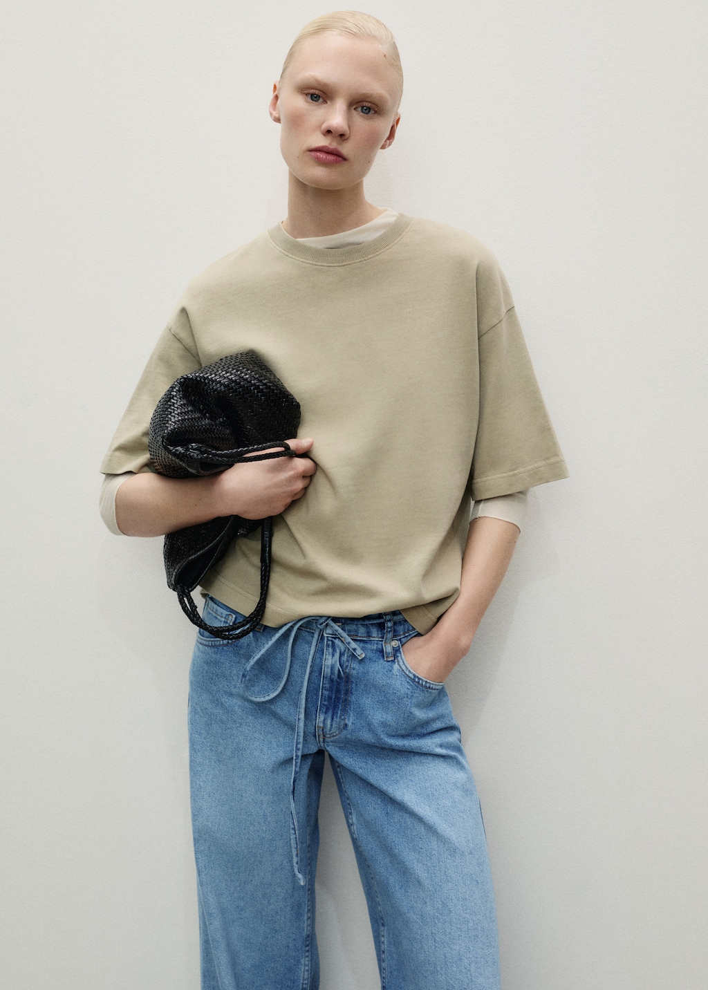 ゴールデンマンゴーバナナパン Low-rise wide leg jeans with belt - Women | MANGO USA