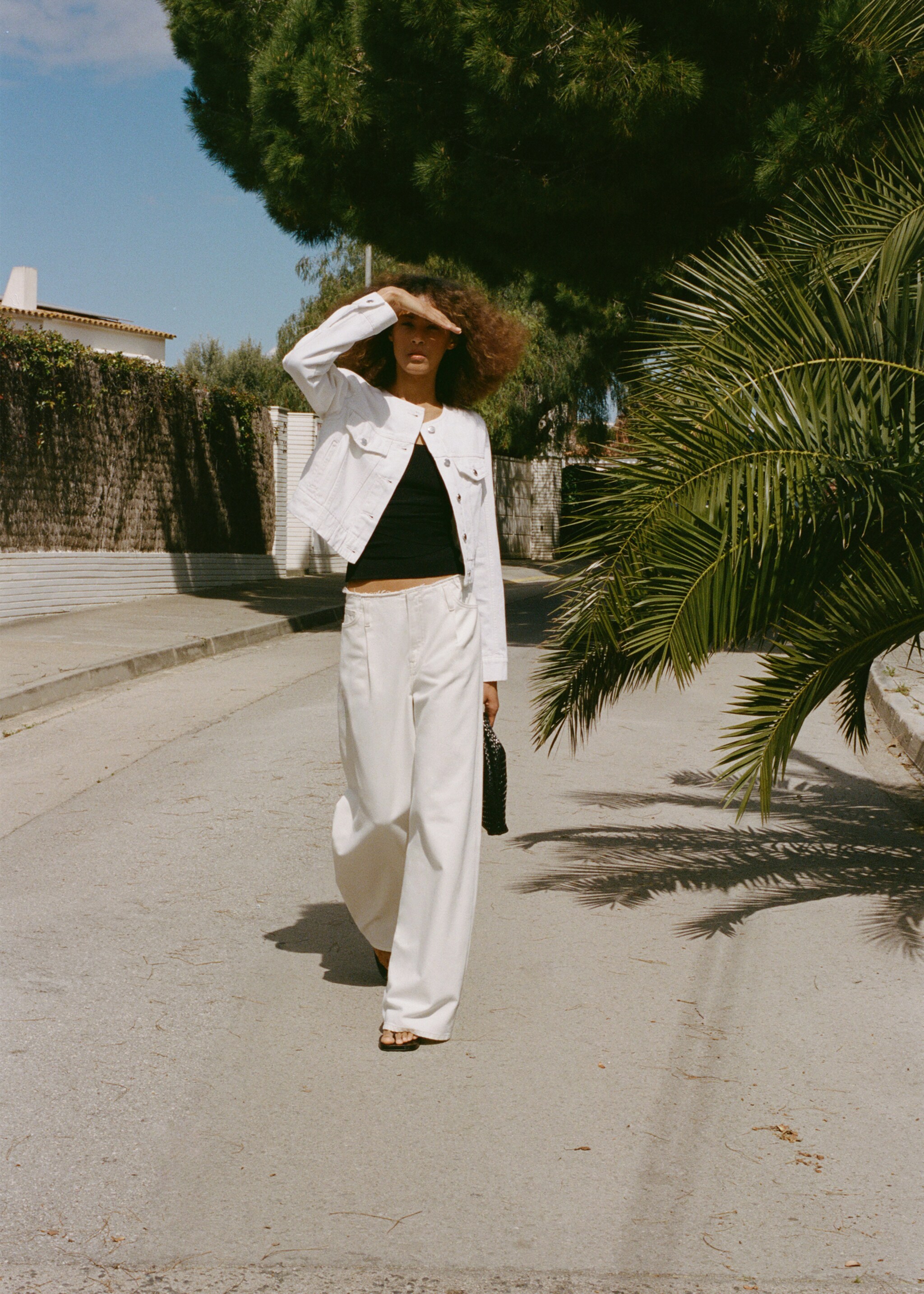 Wide-leg denim trousers with frayed waist - Details of the article 6