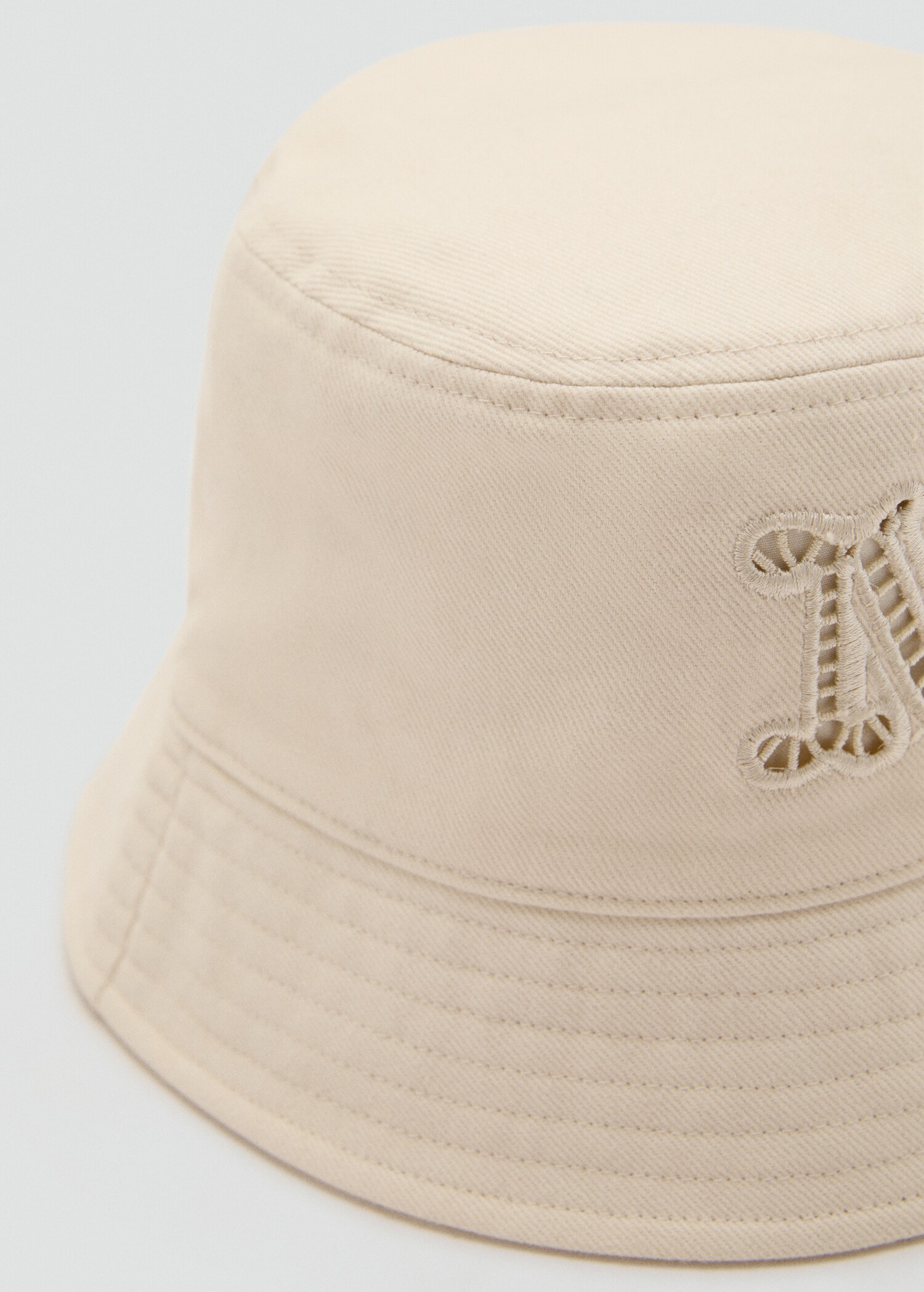 Bucket hat with embroidered lettering - Medium plane
