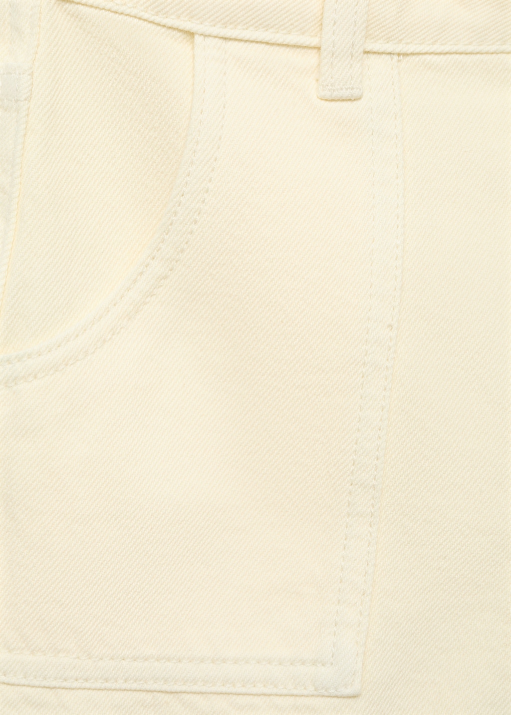 Straight shorts with frayed hem