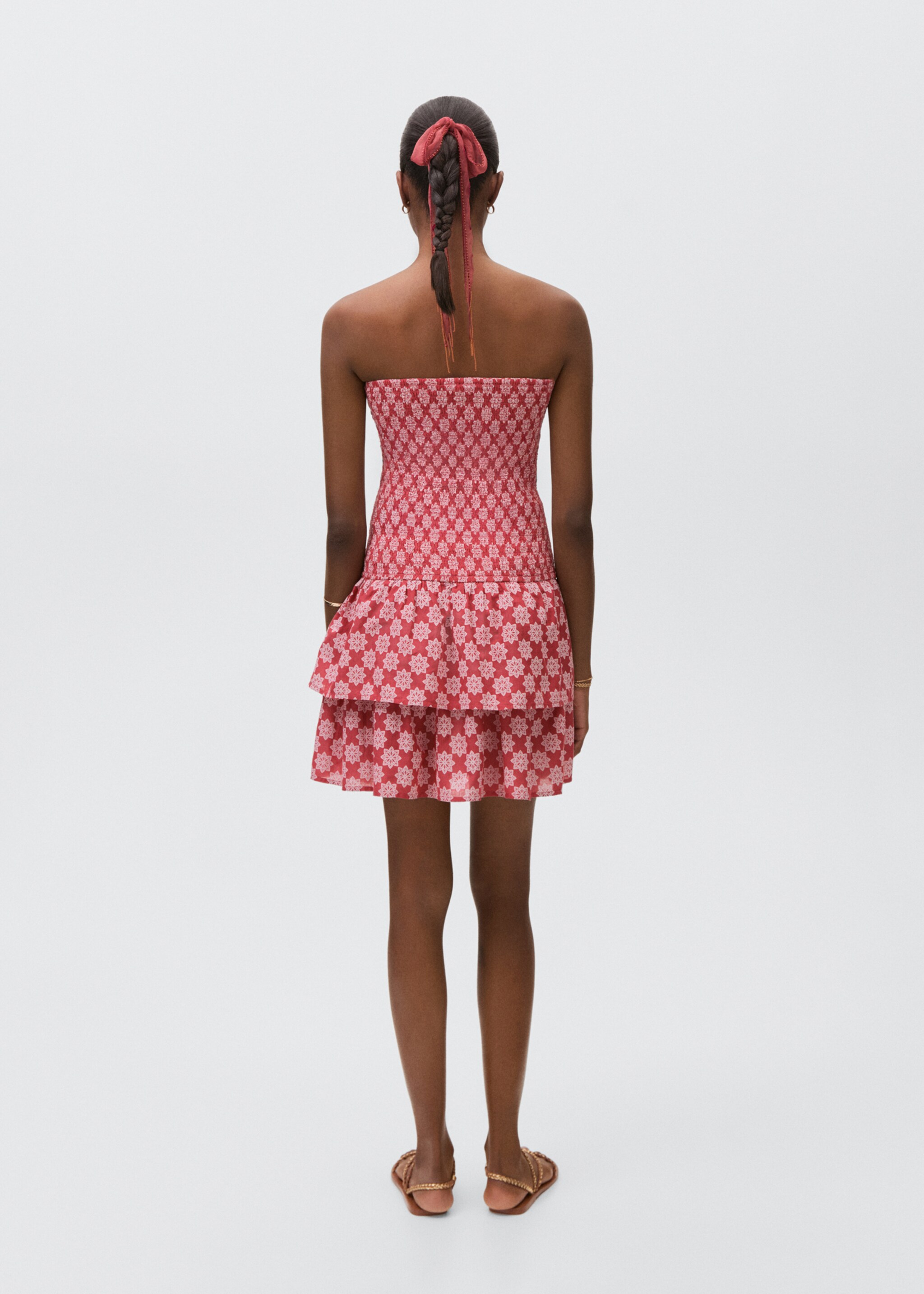 Gerafftes Kleid mit Rüschen - Rückseite des Artikels