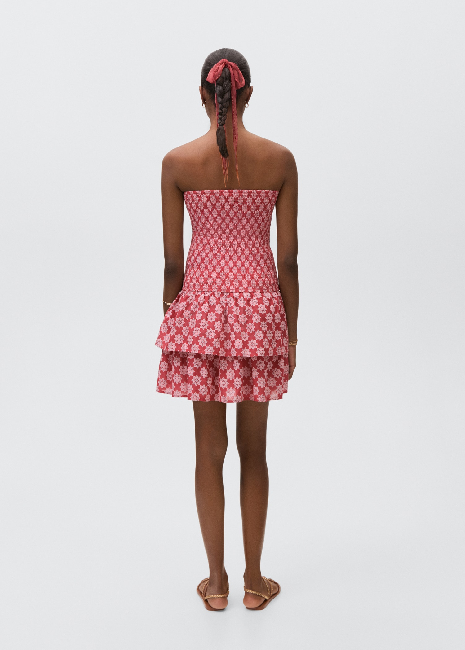 Gerafftes Kleid mit Rüschen - Rückseite des Artikels
