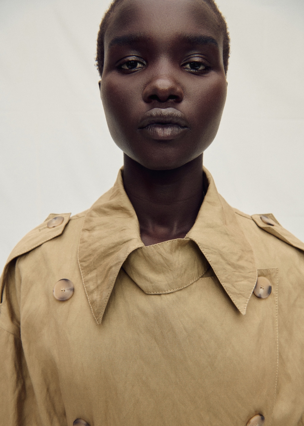 Oversized wrinkled-effect trench coat - image 4