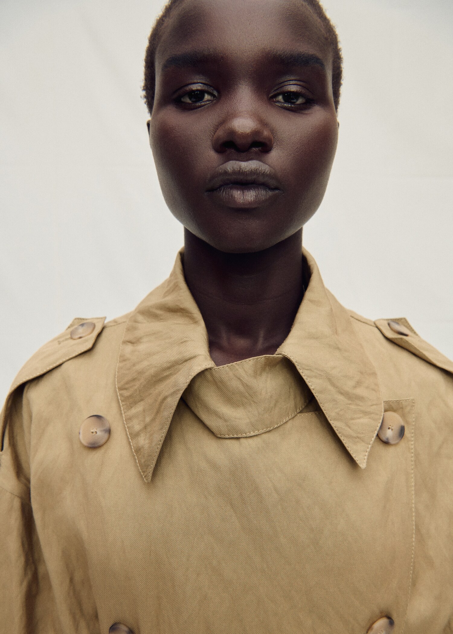 Oversized creased-effect trench coat - Details of the article 1