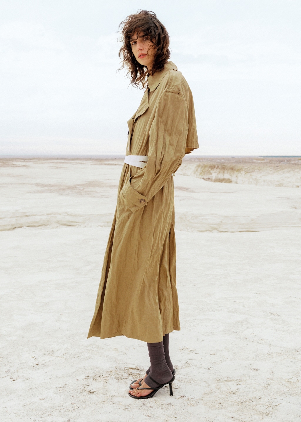 Oversized creased-effect trench coat - Women | MANGO Hong Oversized creased-effect trench coat - Women | MANGO Hong
