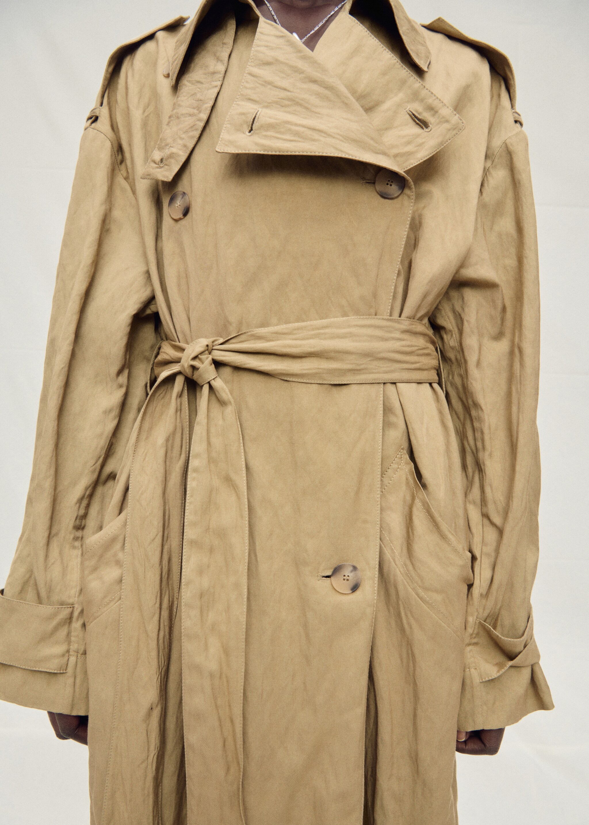 Oversized creased-effect trench coat - Details of the article 6