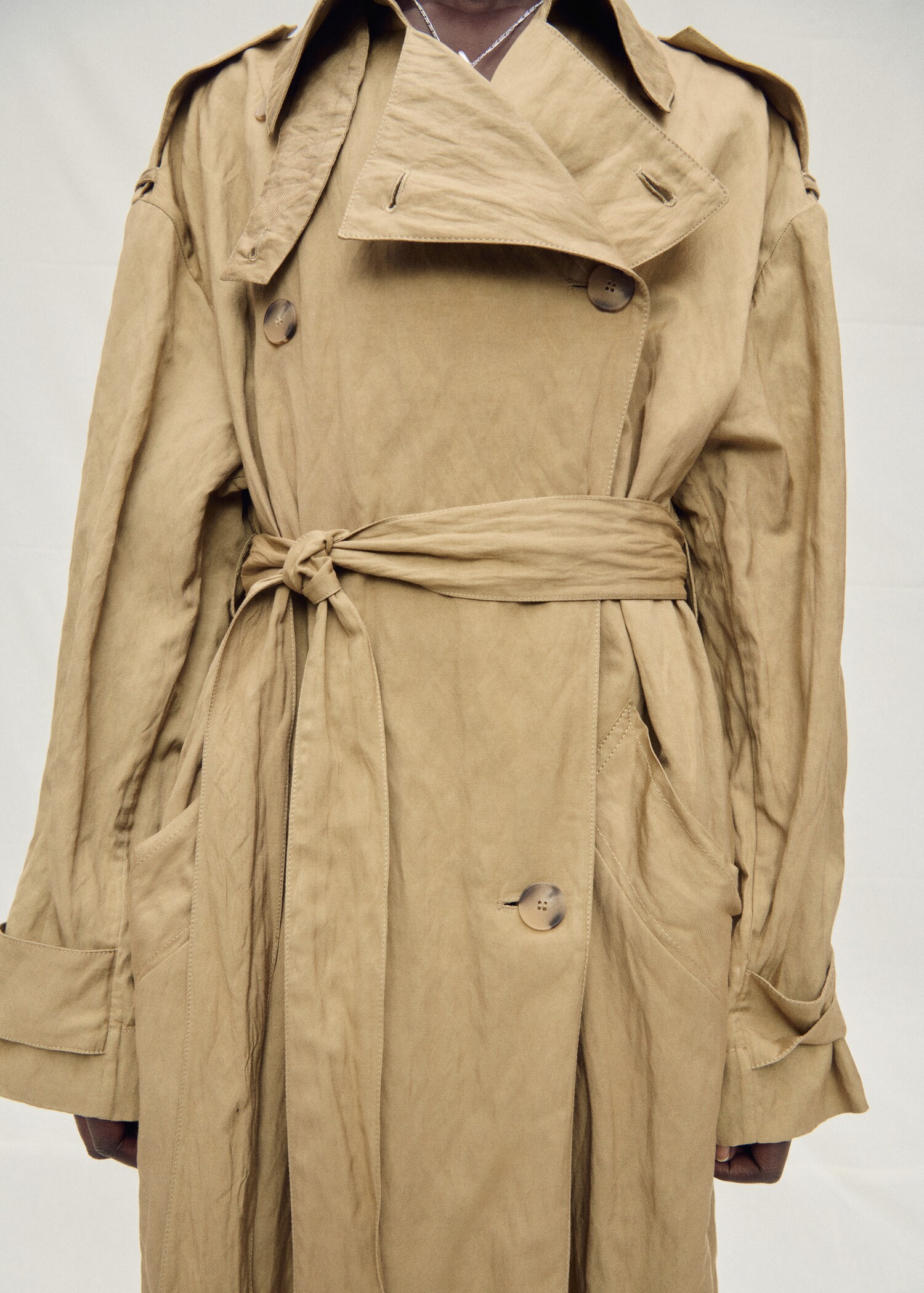 Oversized creased-effect trench coat - Details of the article 6