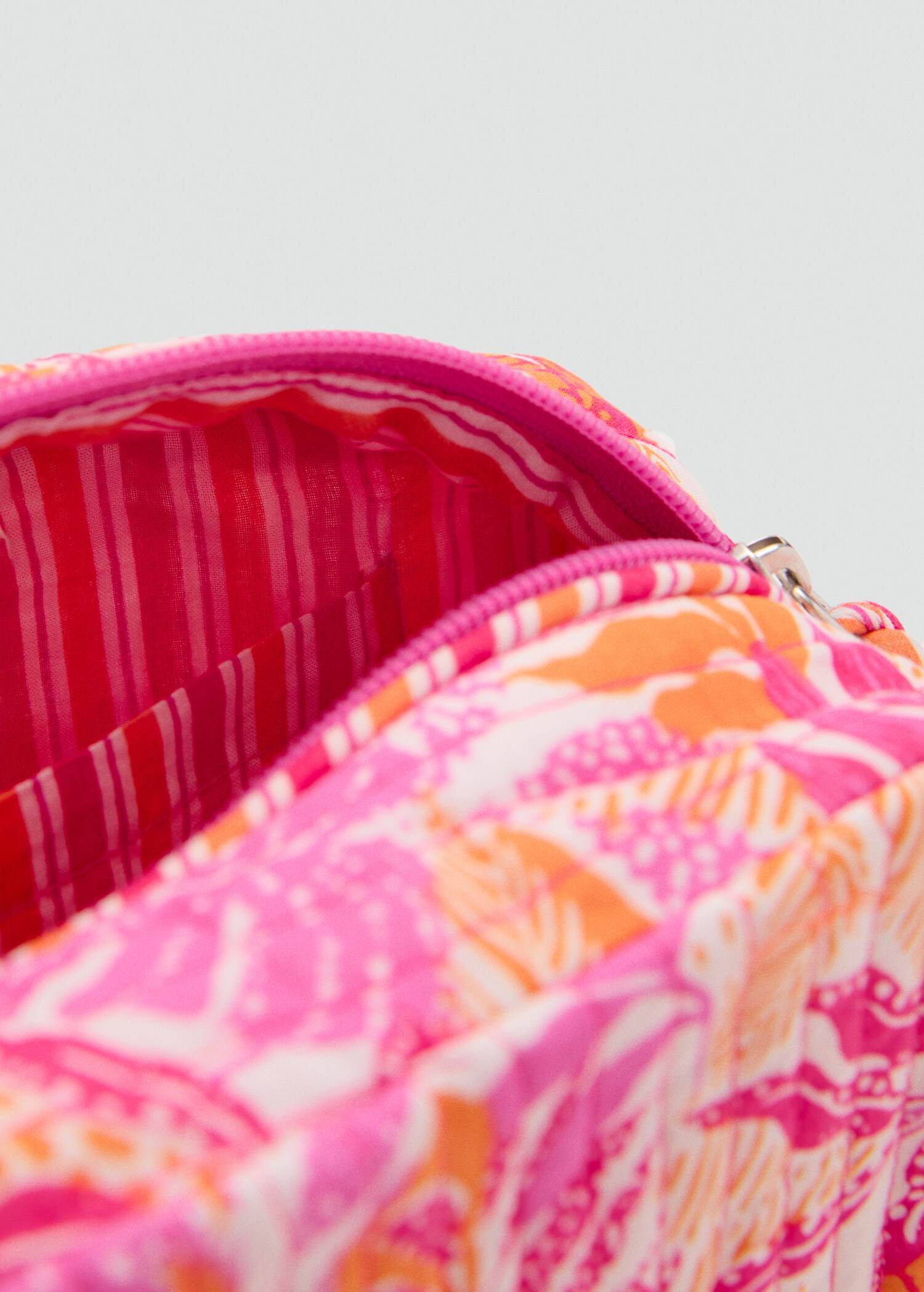 Quilted printed toiletry bag - Details of the article 1
