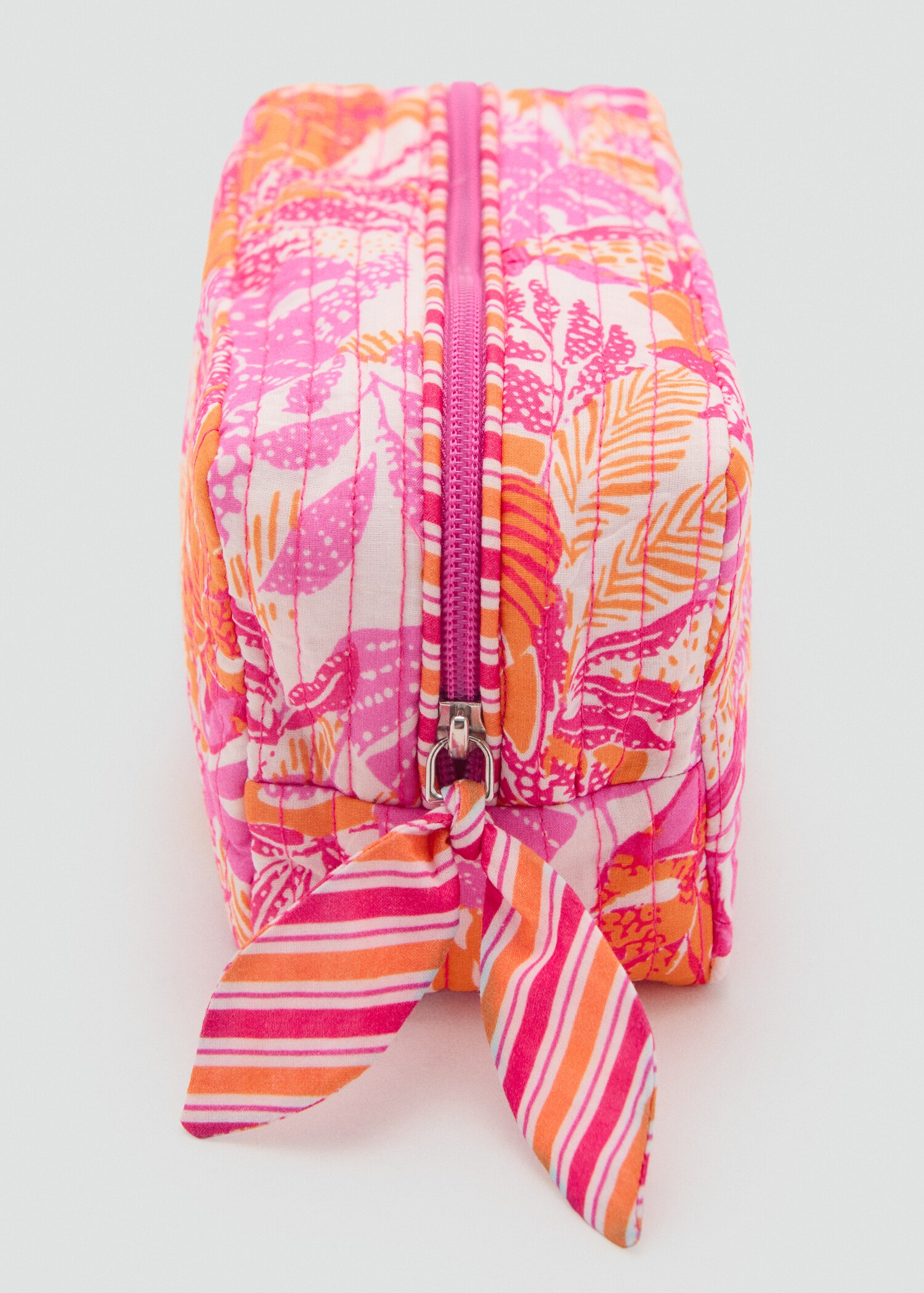 Quilted printed toiletry bag - Details of the article 2