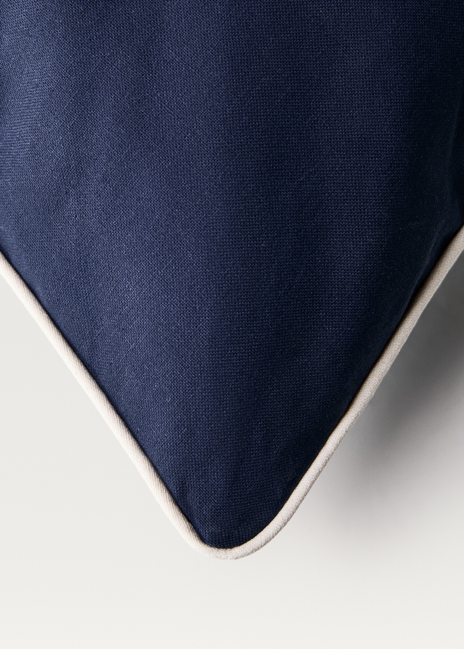 Waterproof cushion cover with trim 50x50 cm - Details of the article 2