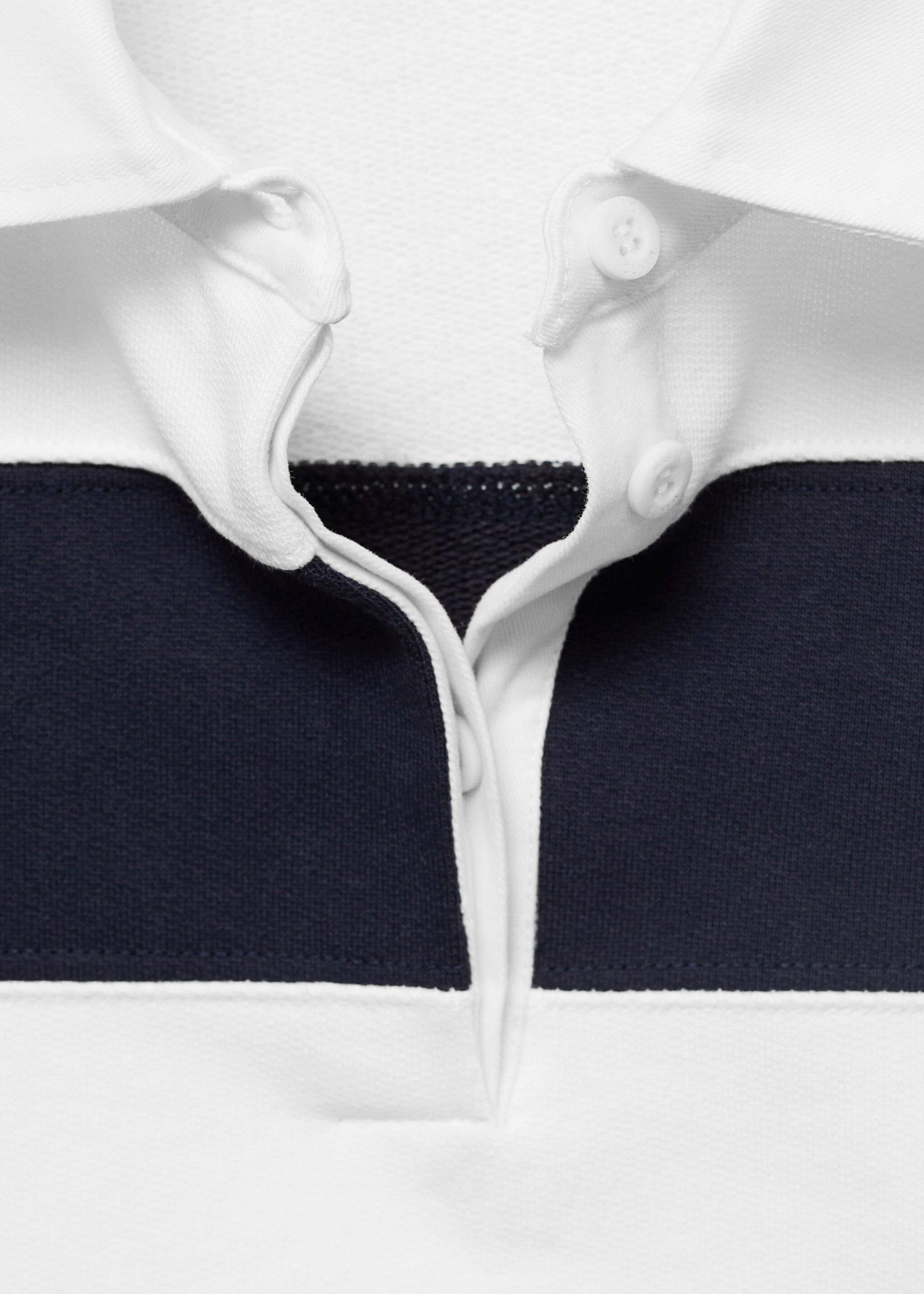 Gestreiftes Poloshirt mit aufgesticktem Schriftzug - Detail des Artikels 8
