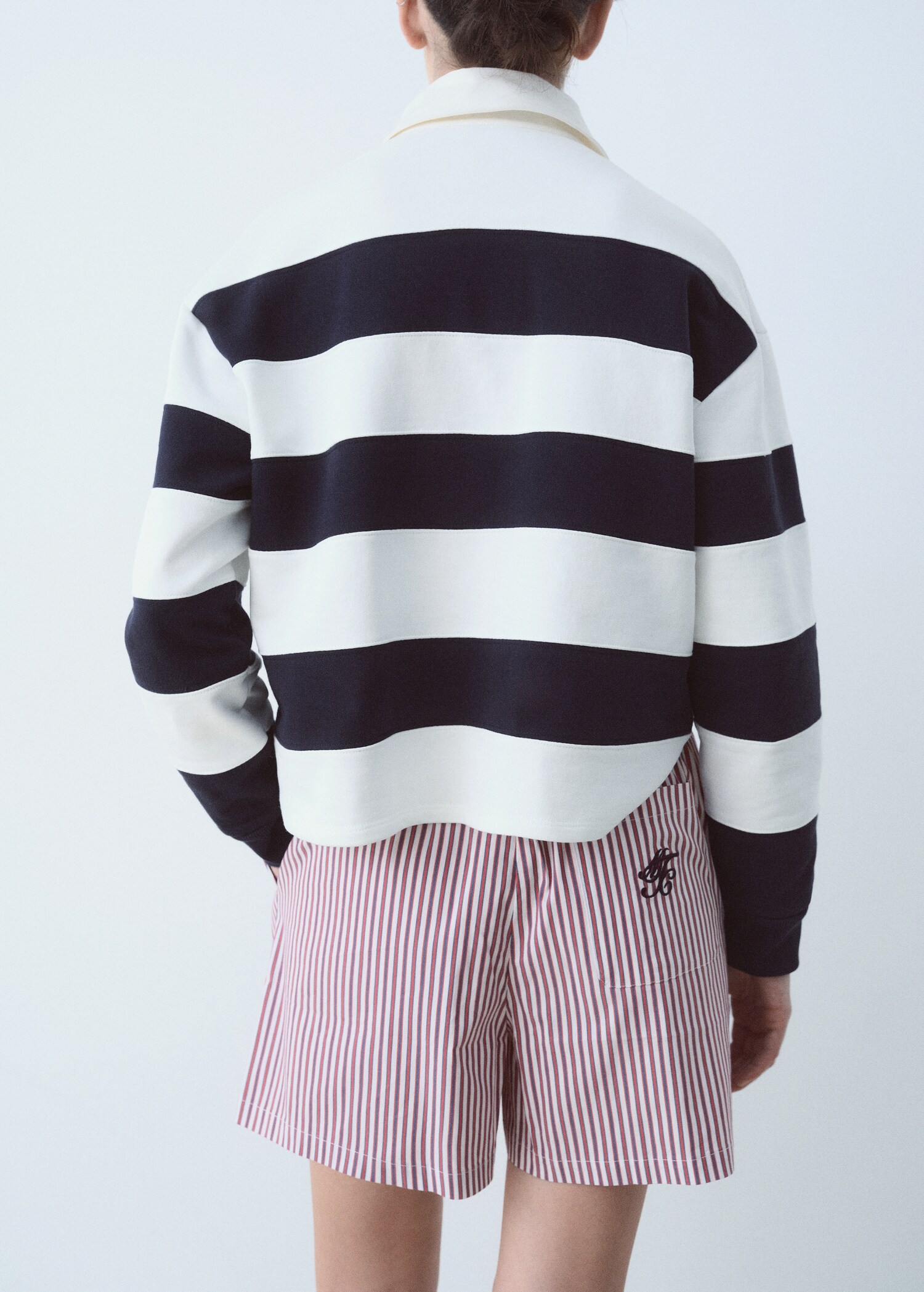 Kemeja polo garis-garis bordiran teks - Versi terbalik dari barang