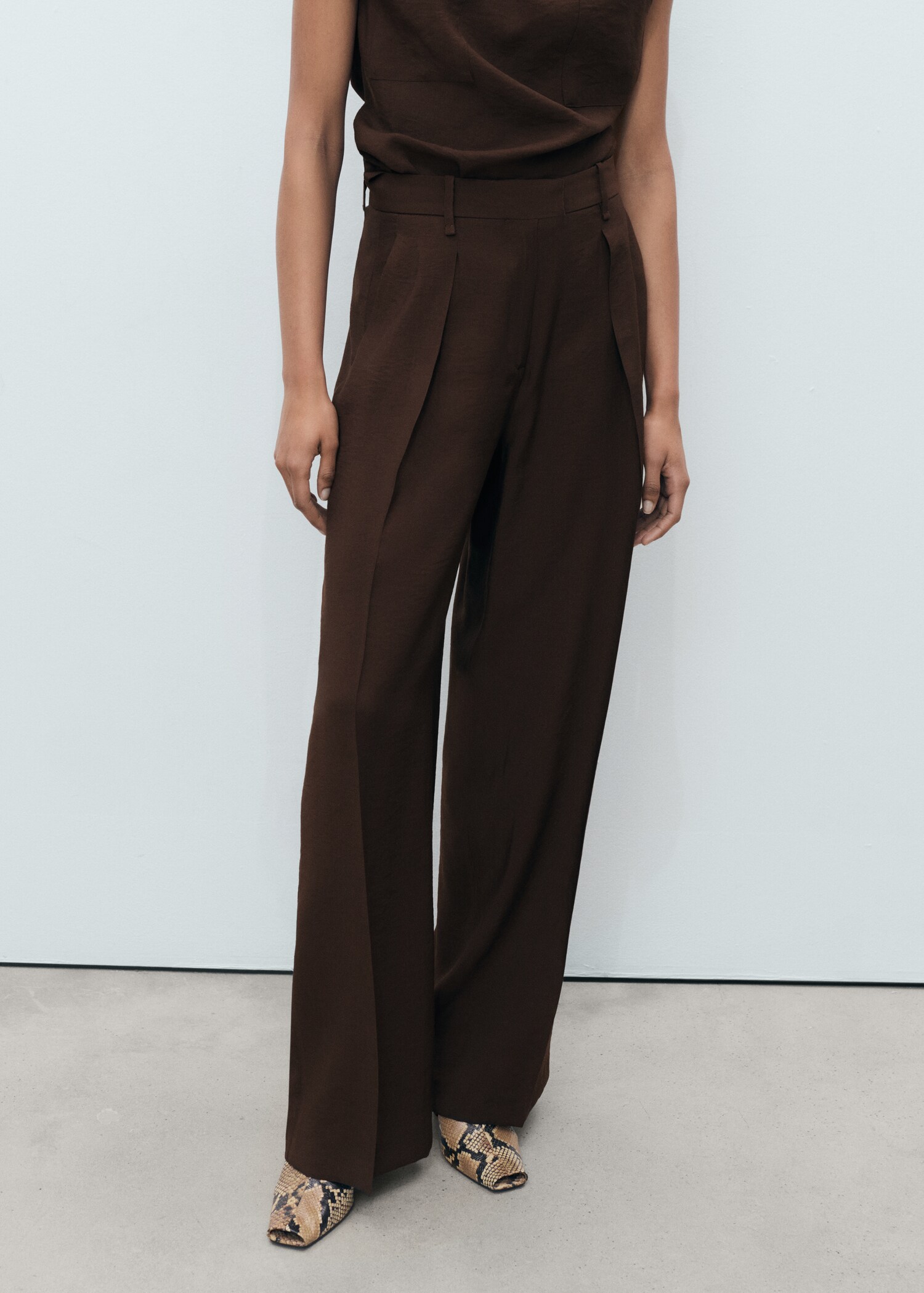 Wide-leg pleated trousers - Medium plane