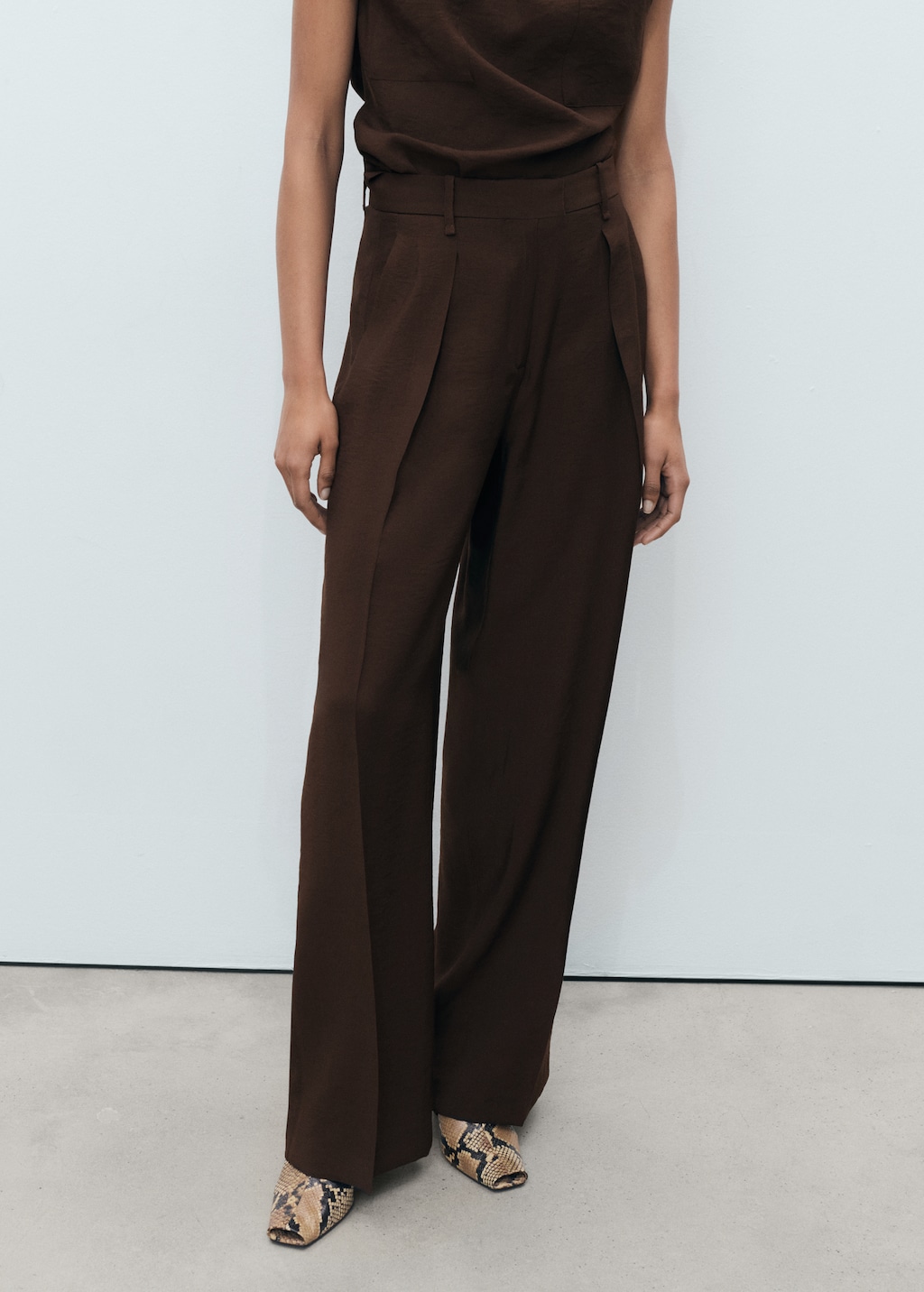 Wide leg pleated pants - Women | MANGO USA