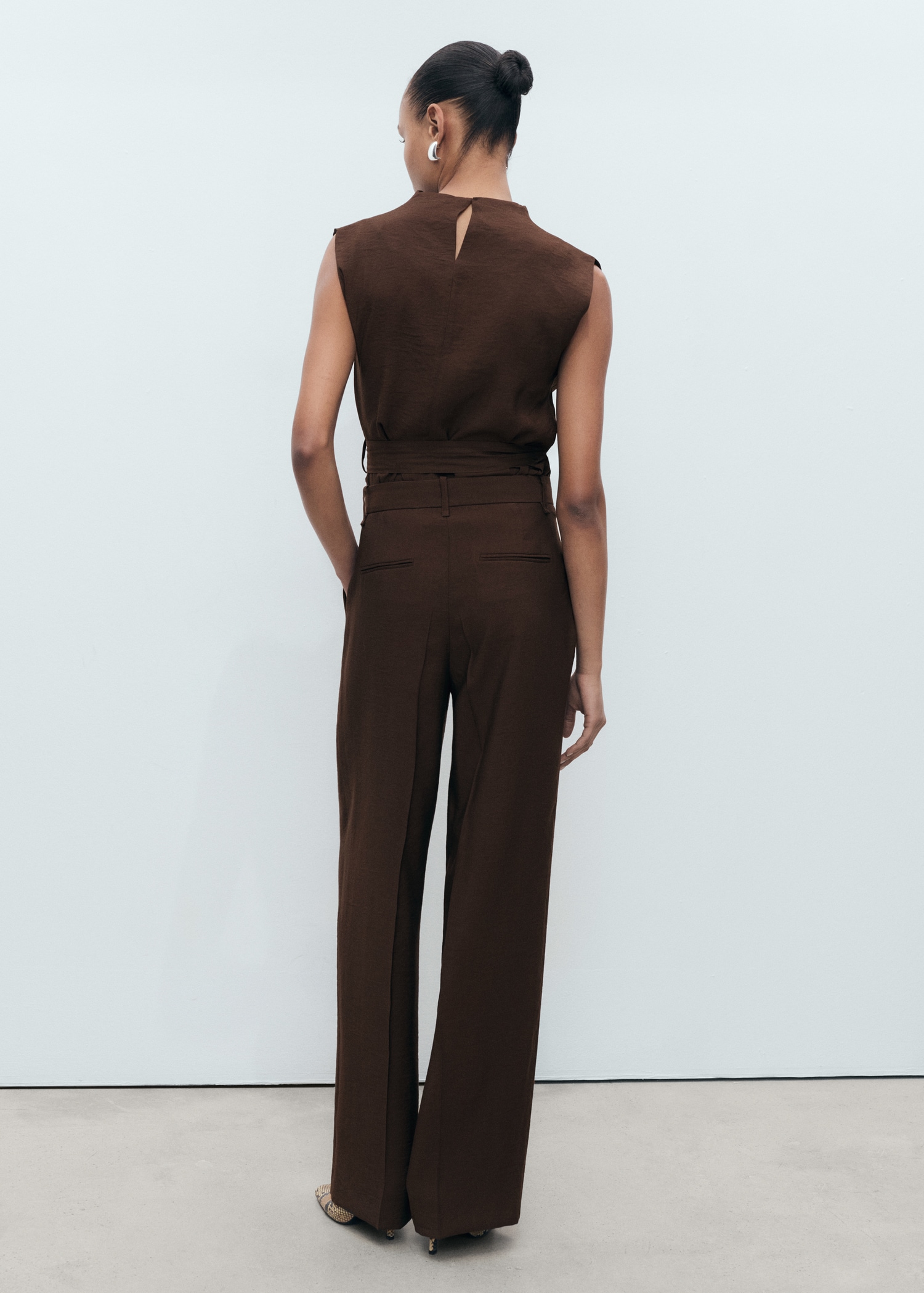 Wide-leg pleated trousers - Reverse of the article