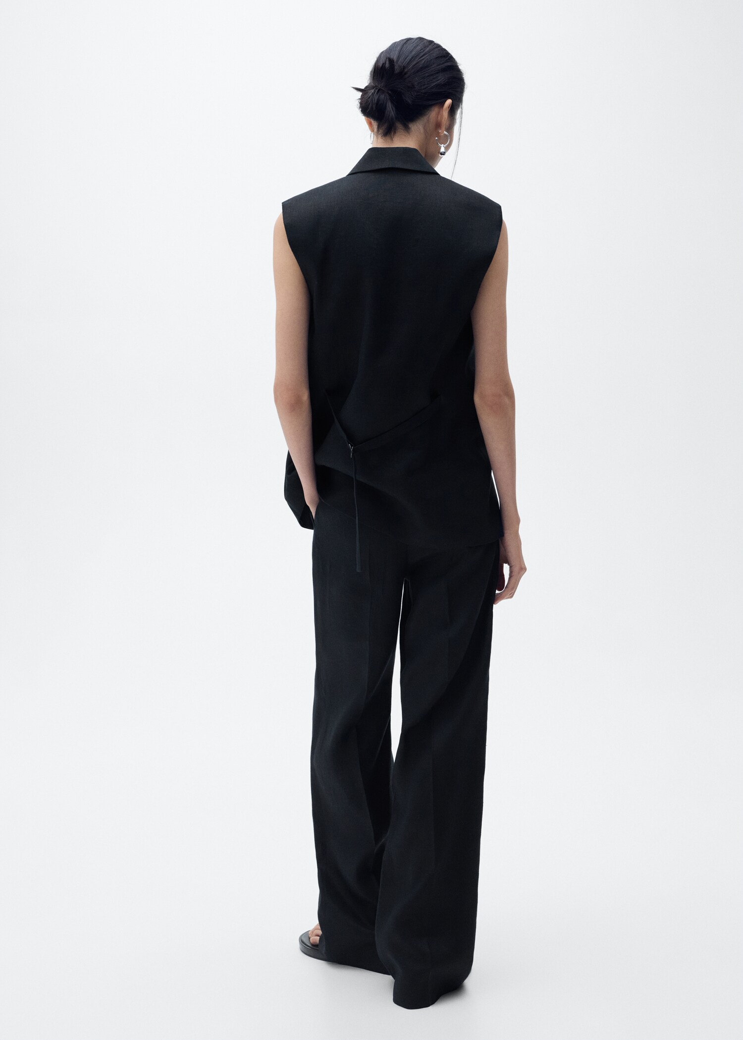 Linen suit trousers - Reverse of the article