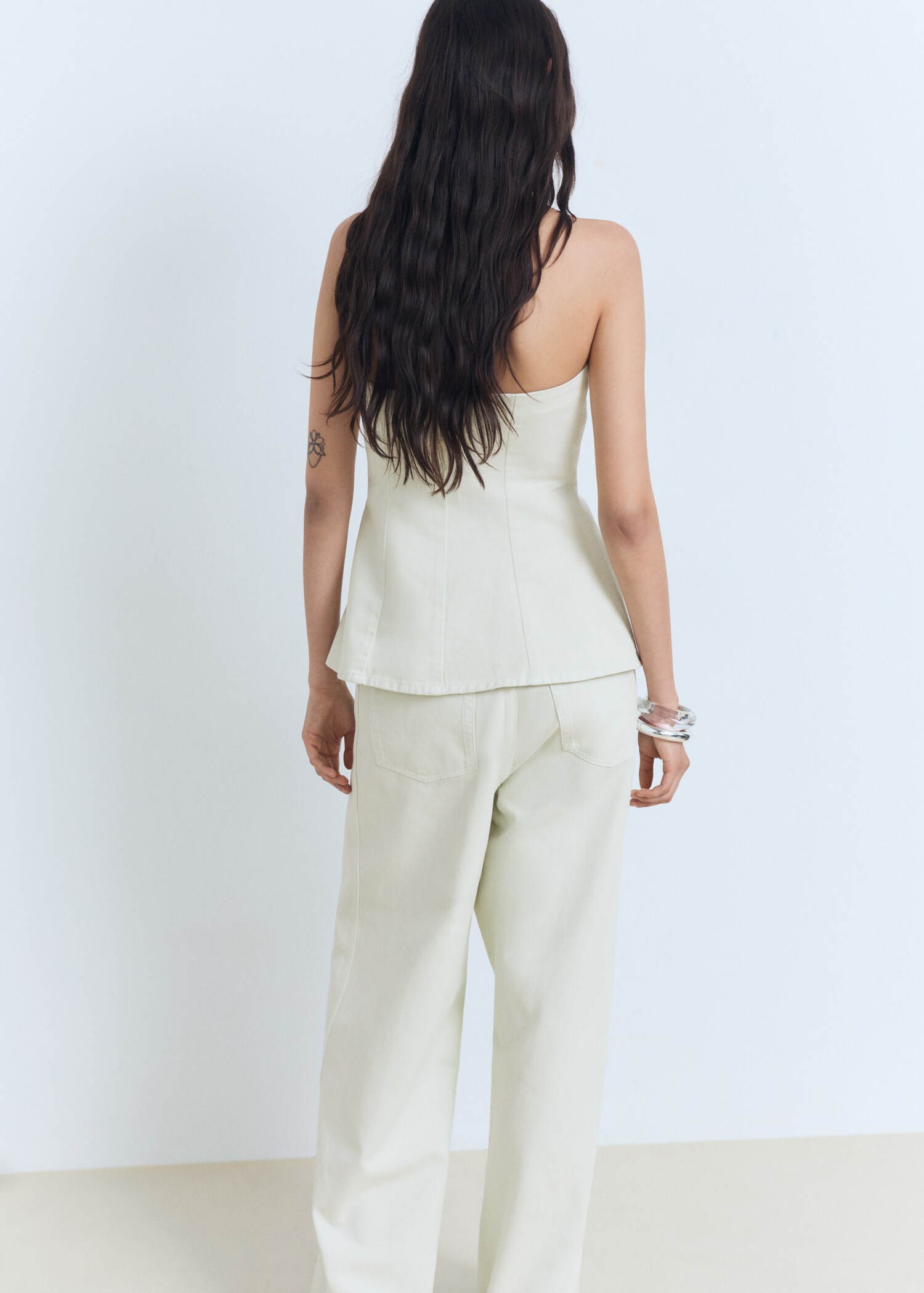 Ausgestelltes Off-Shoulder-Top - Rückseite des Artikels