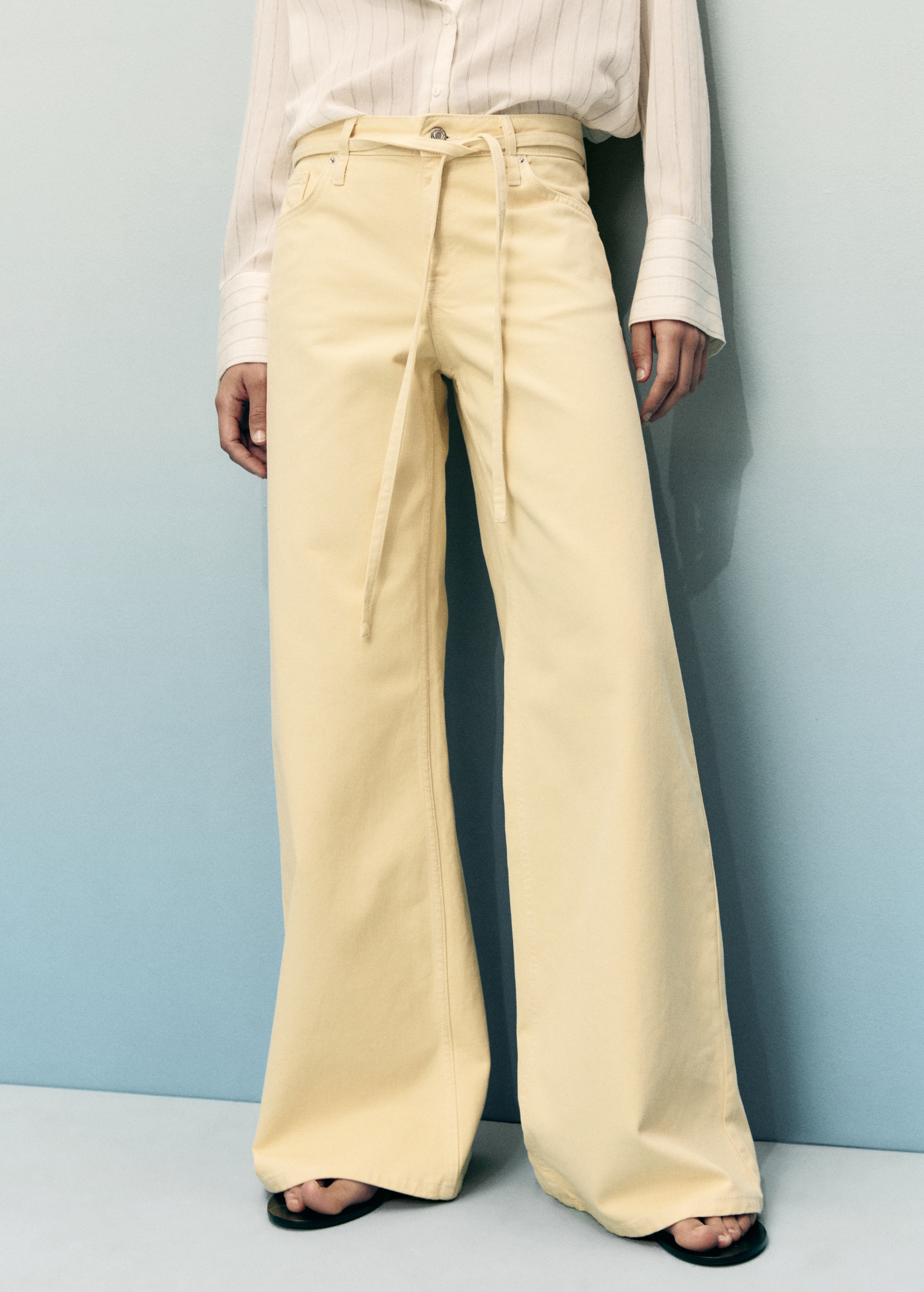 Jean wideleg taille basse ceinture - Plan moyen