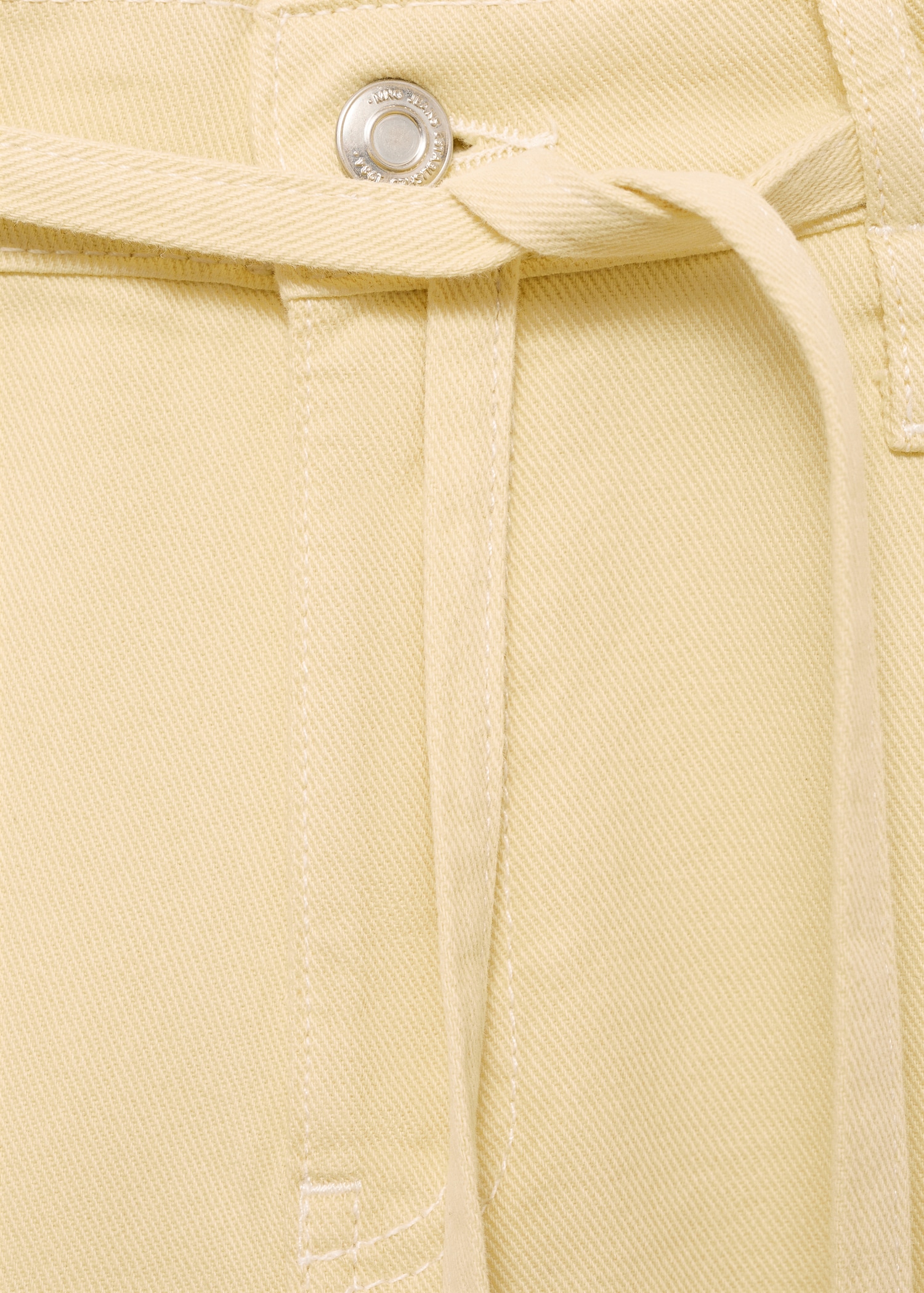 Jeans mit weitem Bein, niedriger Taille und Gürtel - Detail des Artikels 0