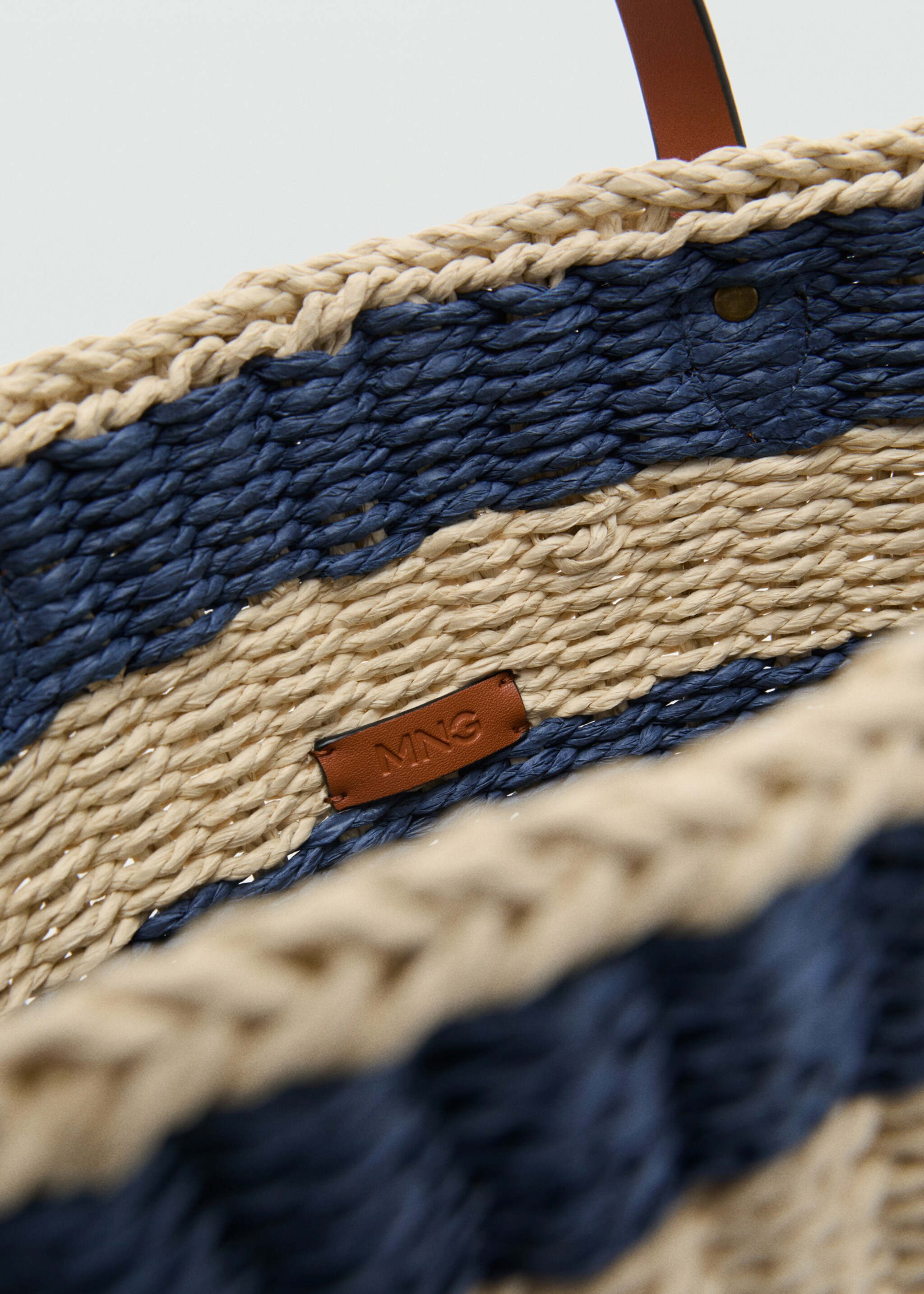 Striped natural fiber basket - Details of the article 2