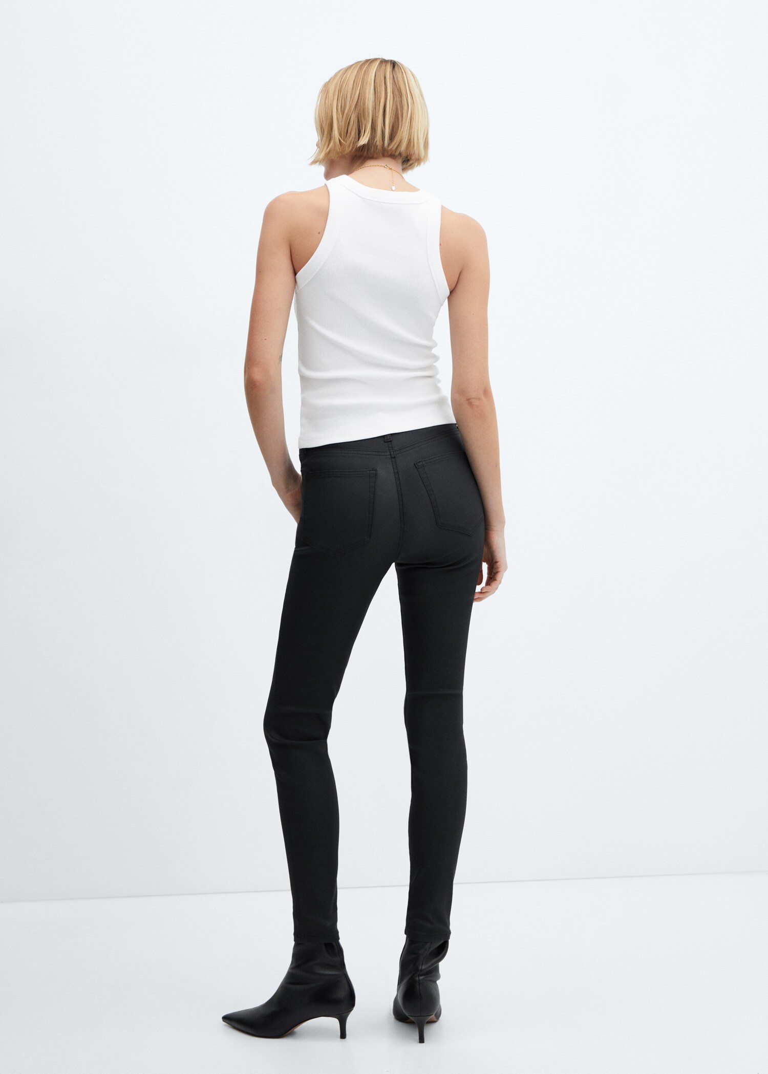 Skinny Coated-Jeans mit hohem Bund - Rückseite des Artikels